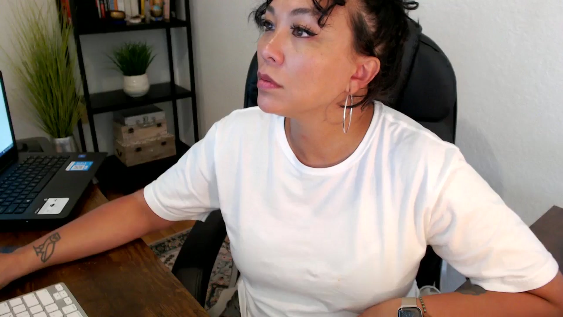 Gallery image thumbnail from MickaylaMoon's myfreecams stream on, 09/06/2024, 20:50 image 4 of 20