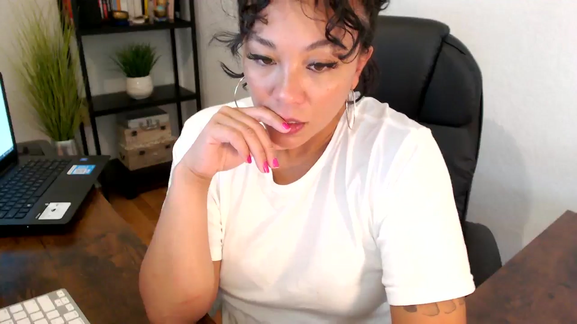 Gallery image thumbnail from MickaylaMoon's myfreecams stream on, 09/06/2024, 20:50 image 15 of 20