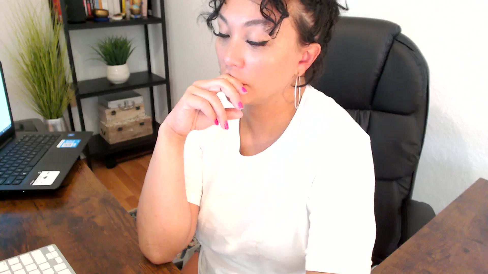 Gallery image thumbnail from MickaylaMoon's myfreecams stream on, 09/06/2024, 20:50 image 6 of 20