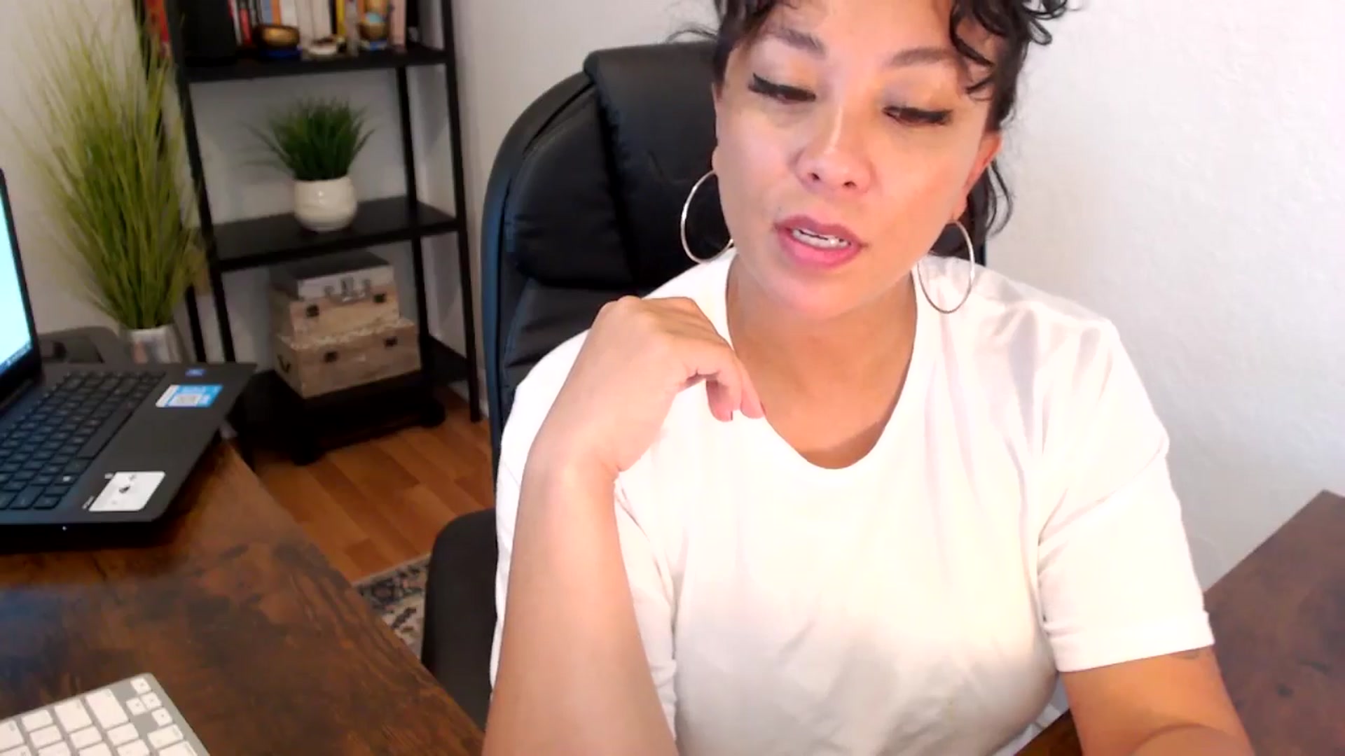 Gallery image thumbnail from MickaylaMoon's myfreecams stream on, 09/06/2024, 20:50 image 11 of 20