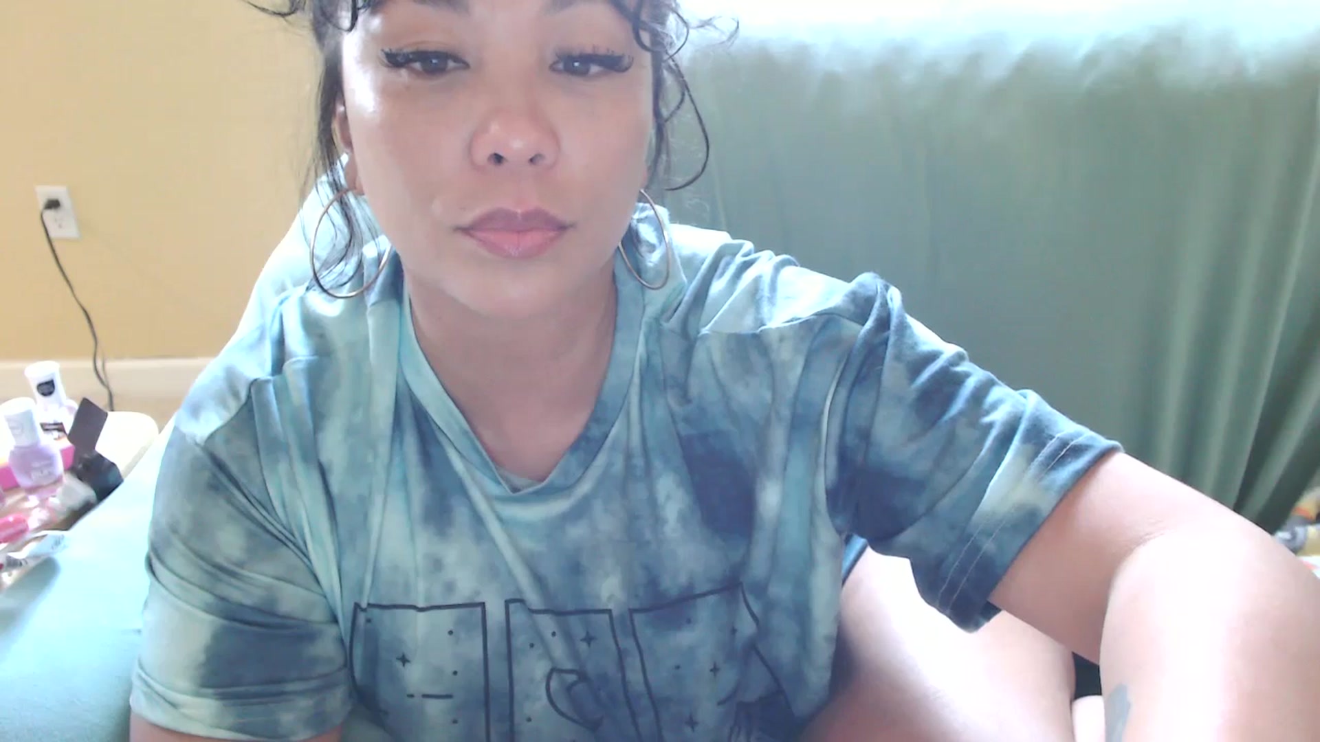 Gallery image thumbnail from MickaylaMoon's myfreecams stream on, 09/08/2024, 16:21 image 6 of 20