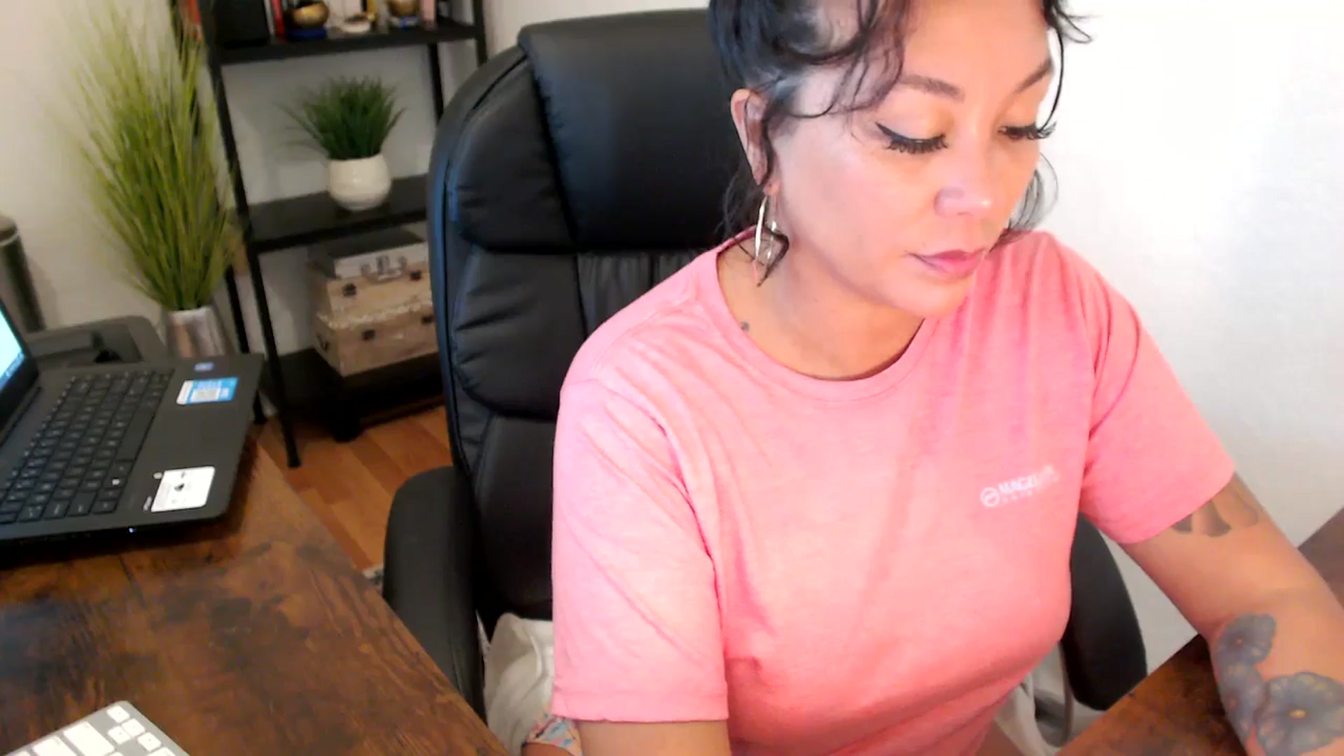 Gallery image thumbnail from MickaylaMoon's myfreecams stream on, 09/09/2024, 15:50 image 17 of 20