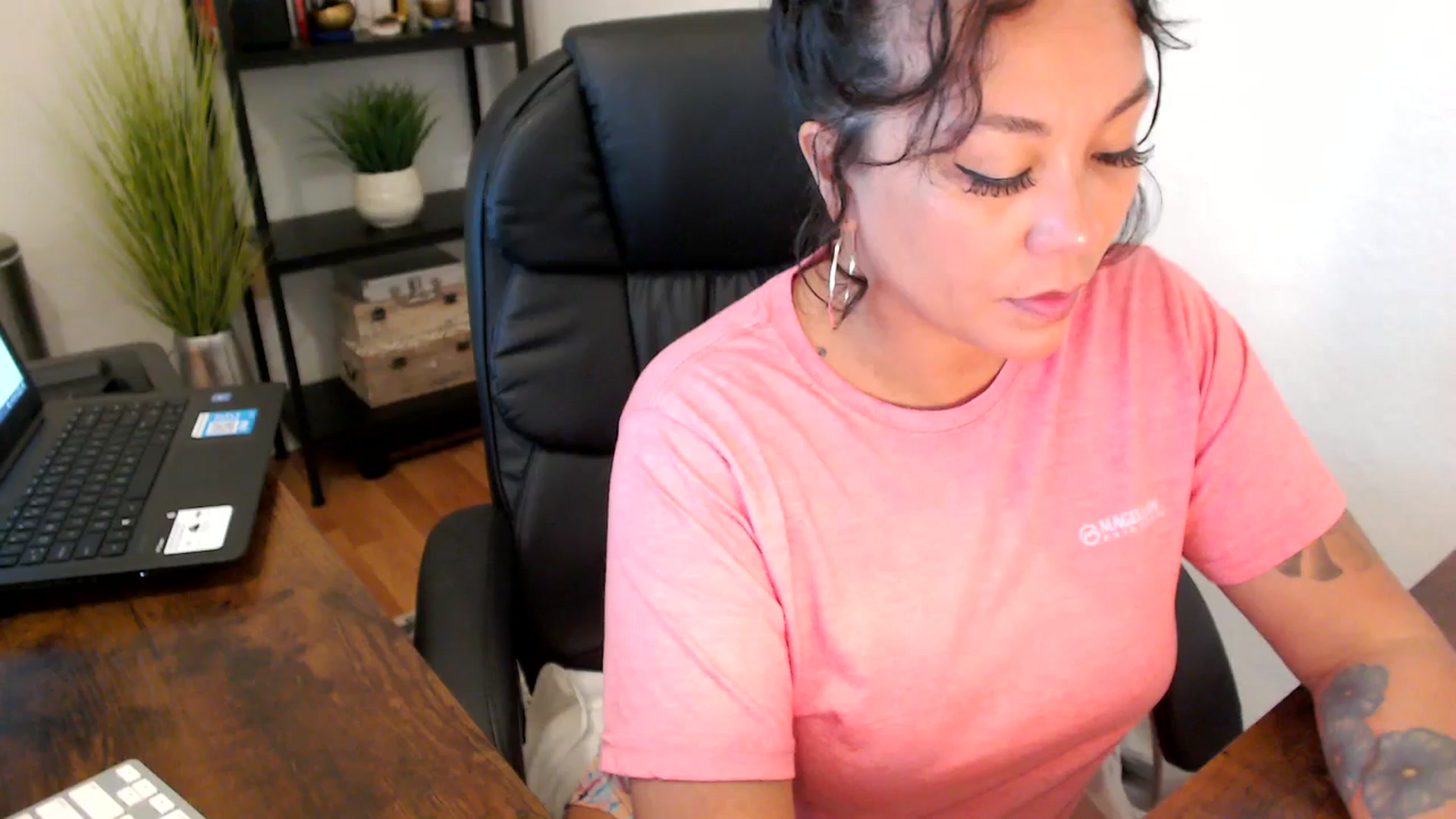 Gallery image thumbnail from MickaylaMoon's myfreecams stream on, 09/09/2024, 15:50 image 18 of 20