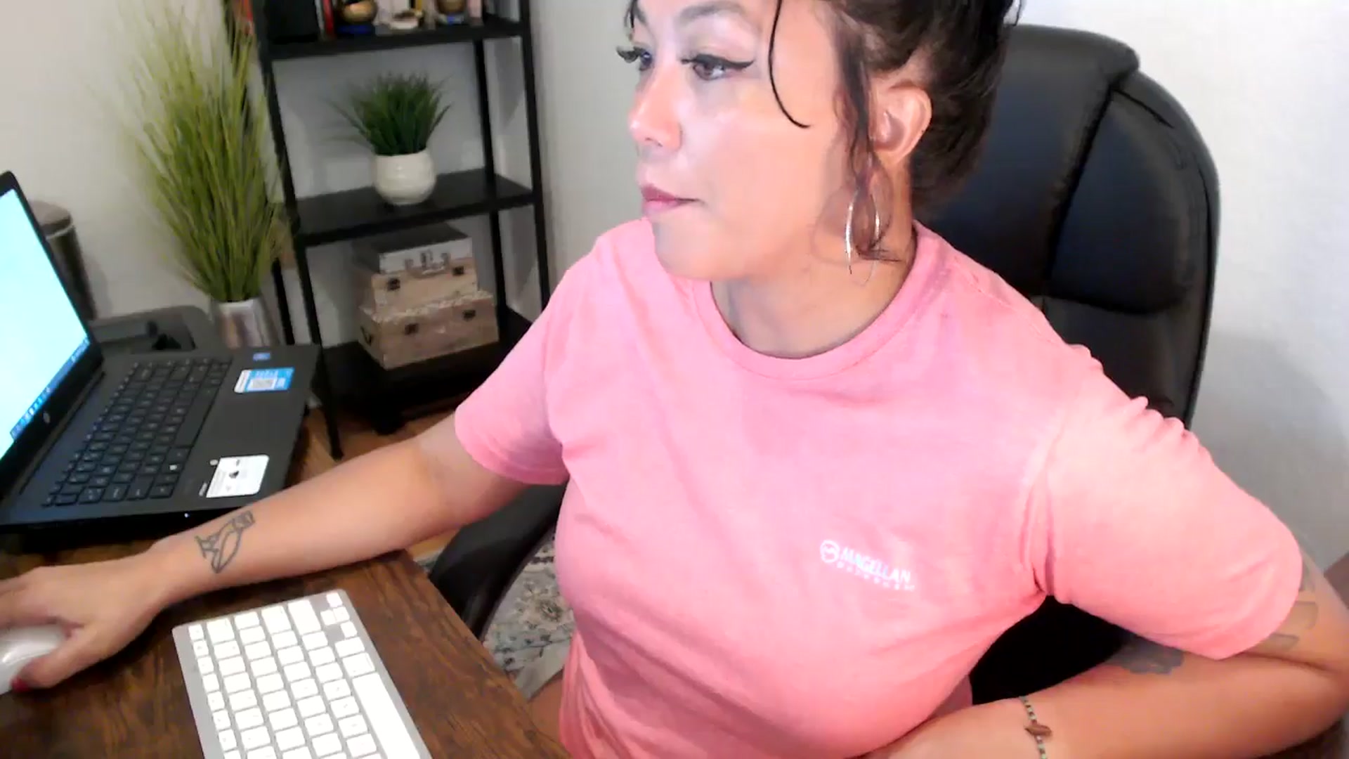 Gallery image thumbnail from MickaylaMoon's myfreecams stream on, 09/09/2024, 16:24 image 6 of 20