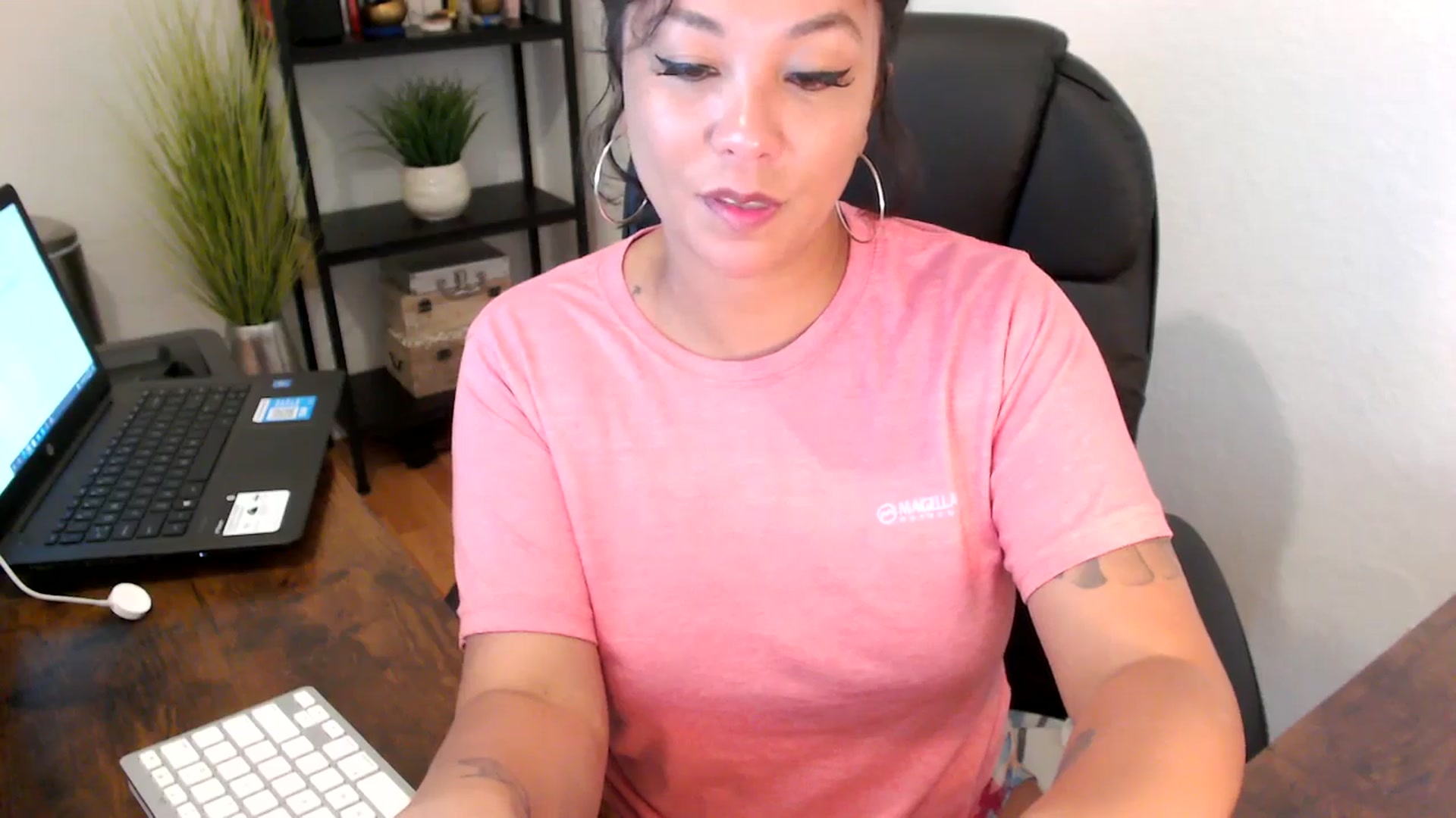 Gallery image thumbnail from MickaylaMoon's myfreecams stream on, 09/09/2024, 16:51 image 15 of 20