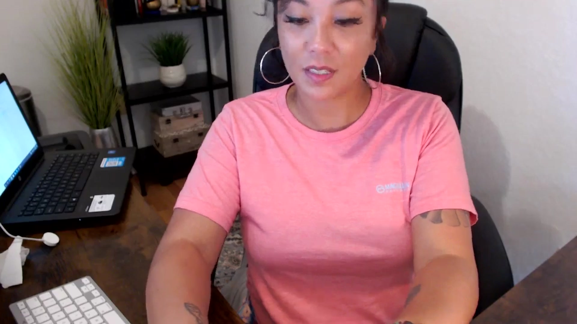 Gallery image thumbnail from MickaylaMoon's myfreecams stream on, 09/09/2024, 18:29 image 10 of 20
