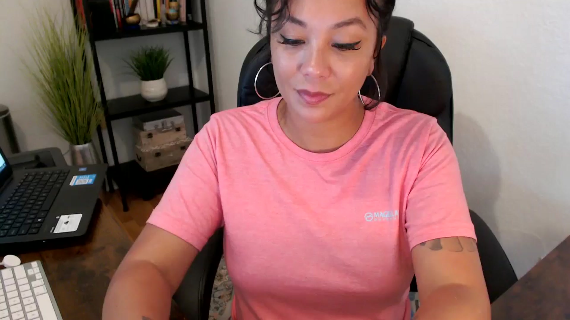 Gallery image thumbnail from MickaylaMoon's myfreecams stream on, 09/09/2024, 19:46 image 1 of 20