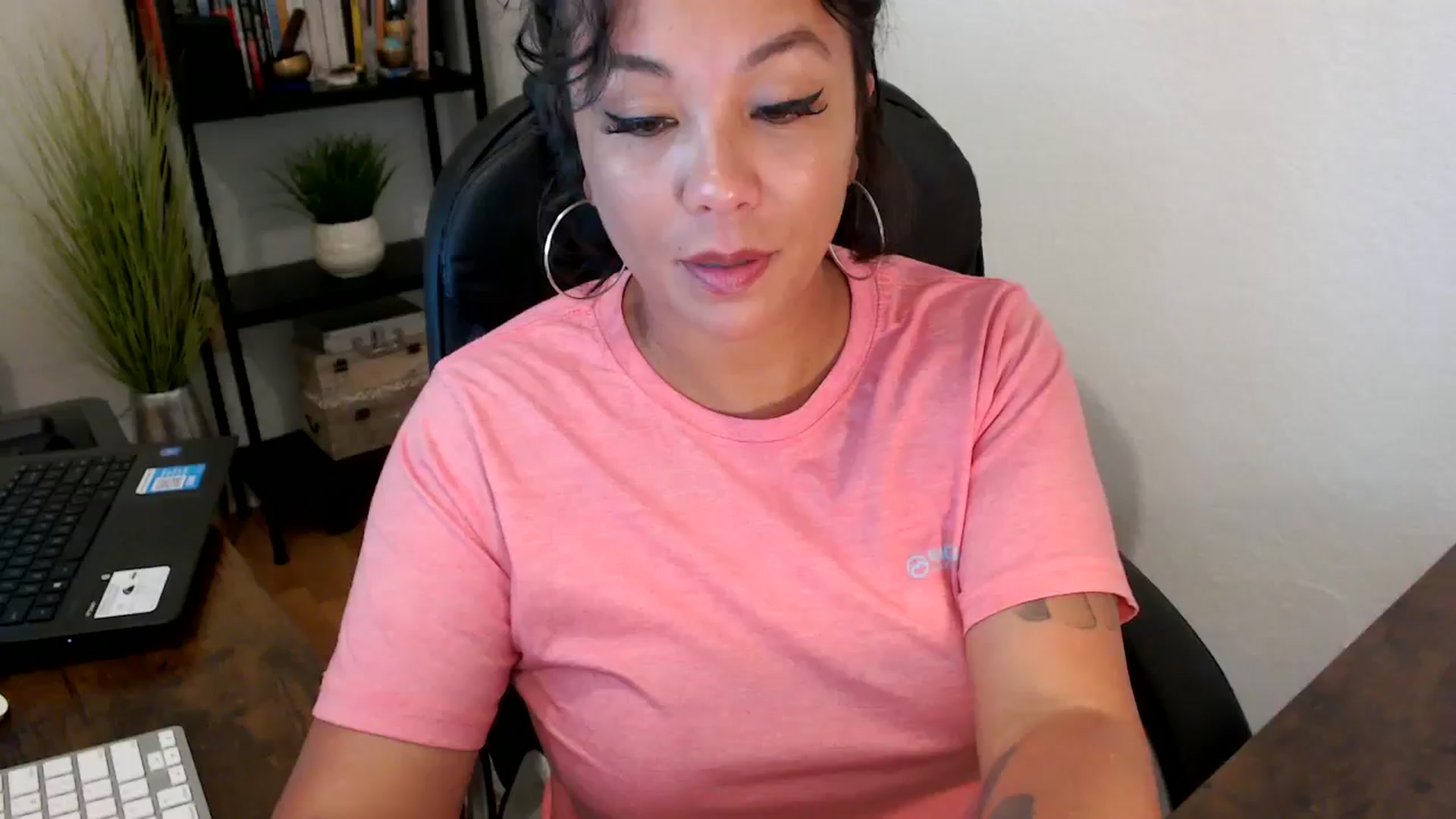 Gallery image thumbnail from MickaylaMoon's myfreecams stream on, 09/09/2024, 20:04 image 1 of 20