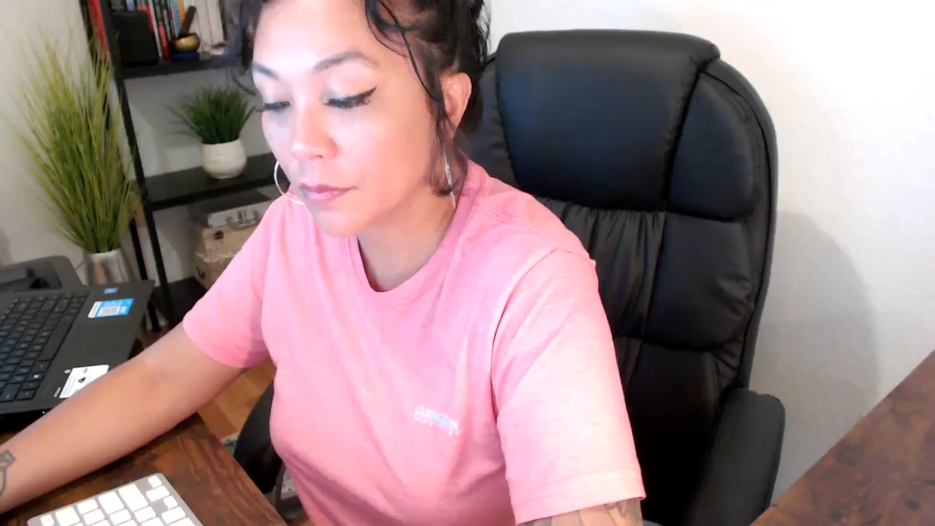 Gallery image thumbnail from MickaylaMoon's myfreecams stream on, 09/09/2024, 20:04 image 19 of 20