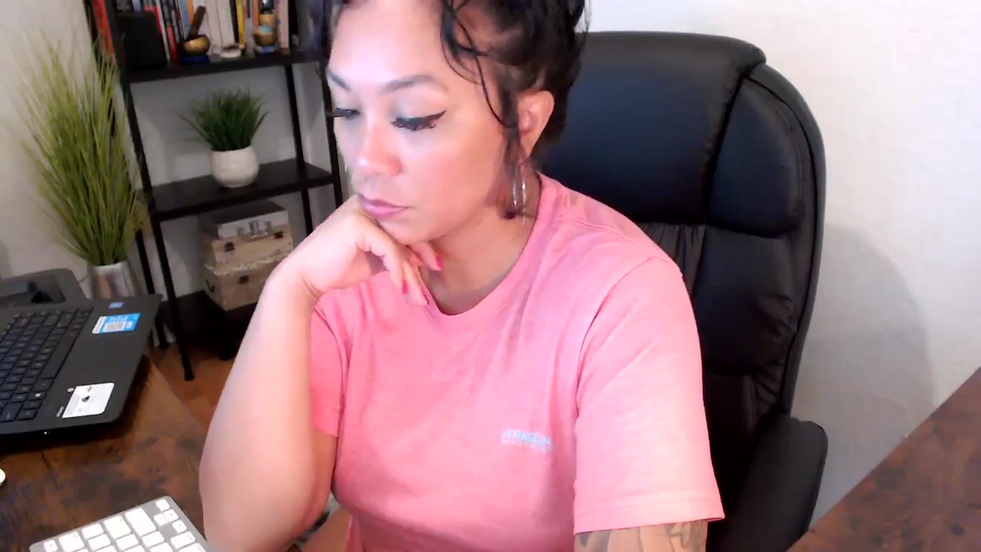 Gallery image thumbnail from MickaylaMoon's myfreecams stream on, 09/09/2024, 20:04 image 17 of 20