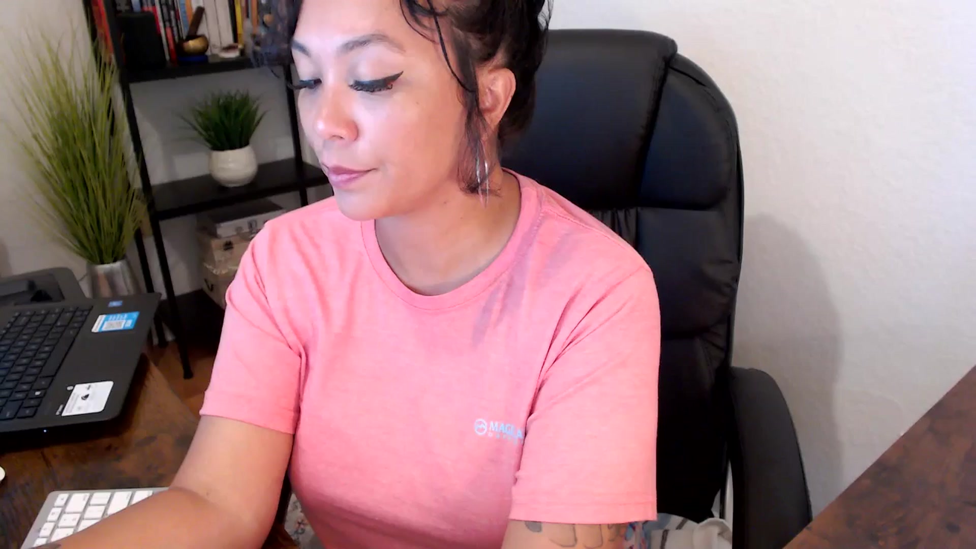 Gallery image thumbnail from MickaylaMoon's myfreecams stream on, 09/09/2024, 20:04 image 11 of 20