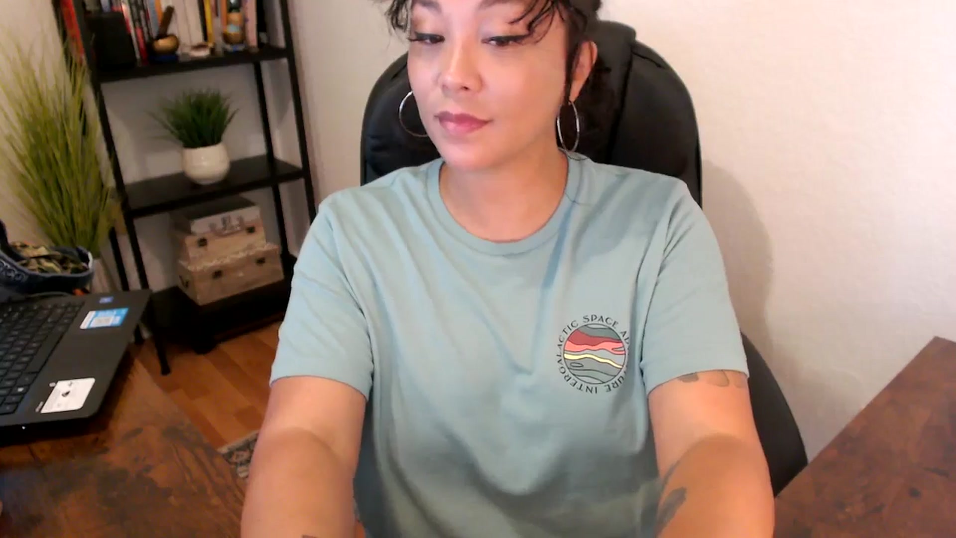 Gallery image thumbnail from MickaylaMoon's myfreecams stream on, 09/11/2024, 15:34 image 17 of 20