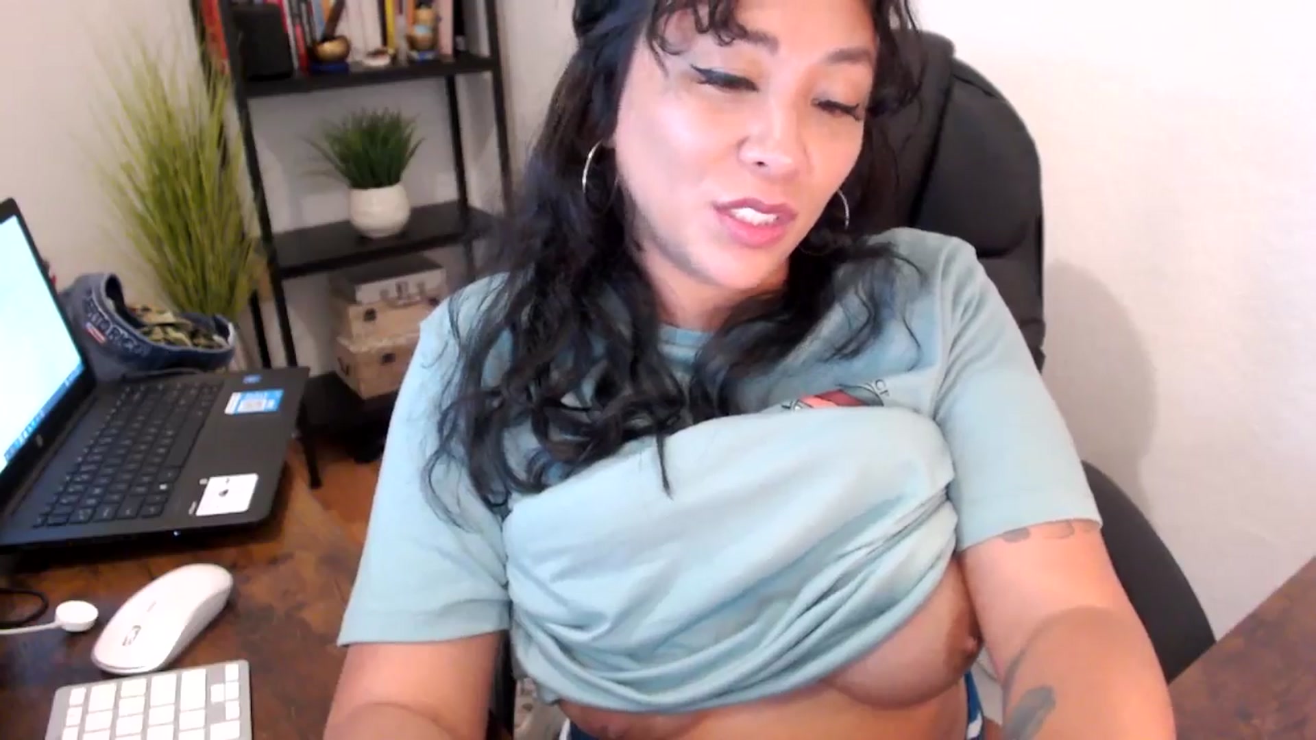 Gallery image thumbnail from MickaylaMoon's myfreecams stream on, 09/11/2024, 18:41 image 3 of 20
