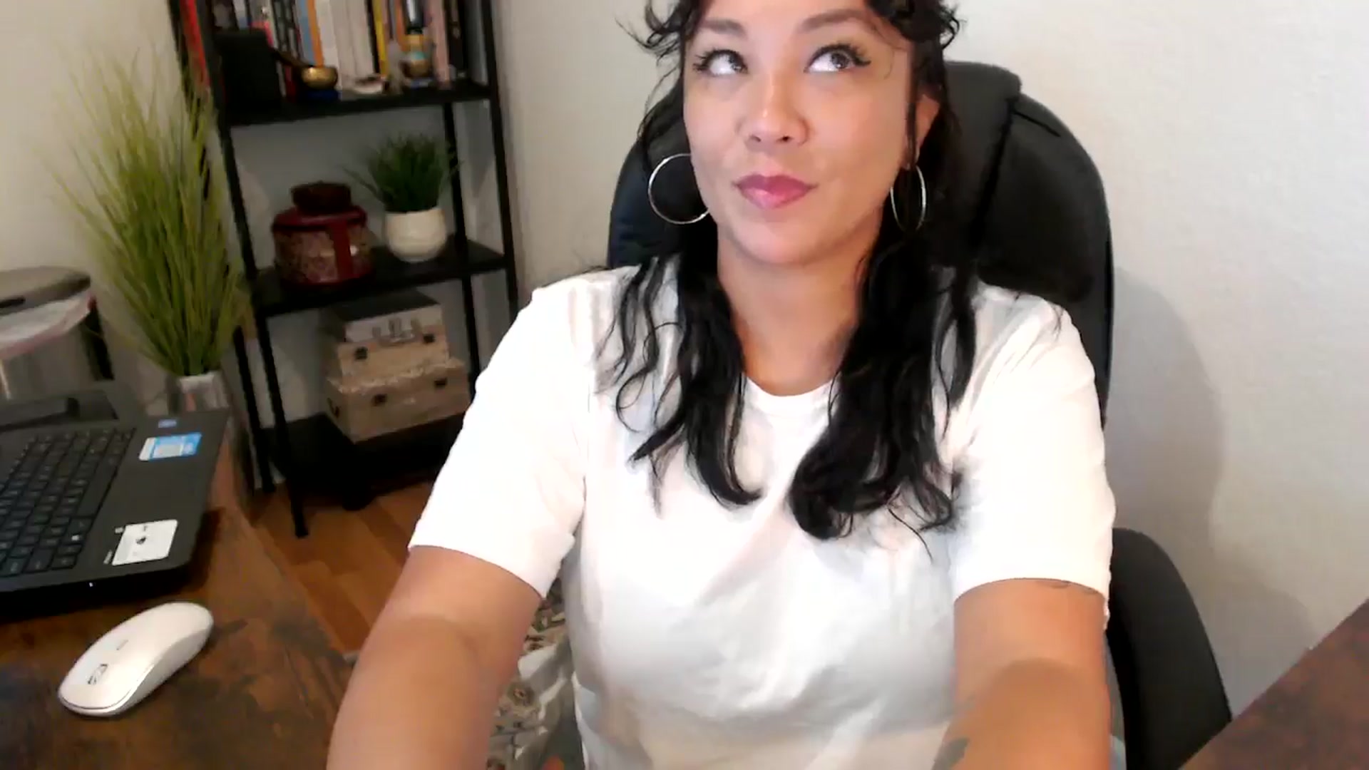 Gallery image thumbnail from MickaylaMoon's myfreecams stream on, 09/12/2024, 14:33 image 8 of 20