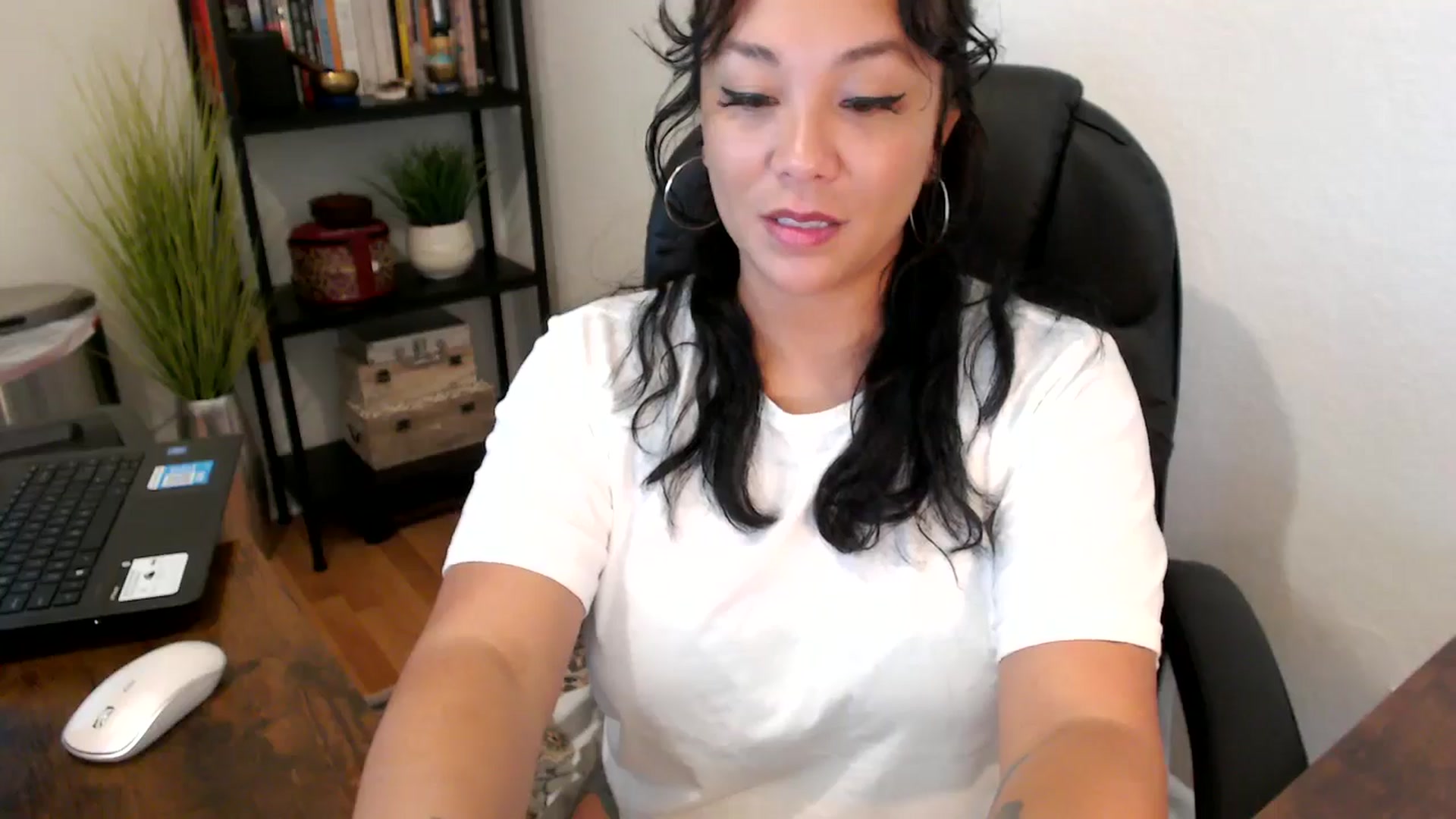 Gallery image thumbnail from MickaylaMoon's myfreecams stream on, 09/12/2024, 14:33 image 9 of 20