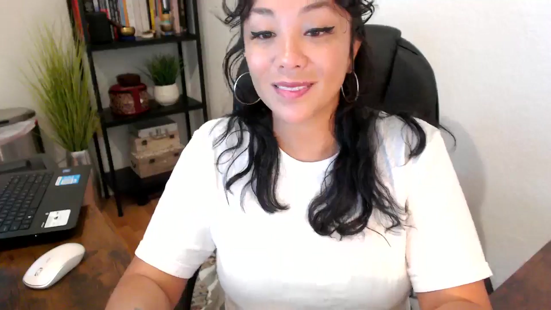 Gallery image thumbnail from MickaylaMoon's myfreecams stream on, 09/12/2024, 14:33 image 12 of 20