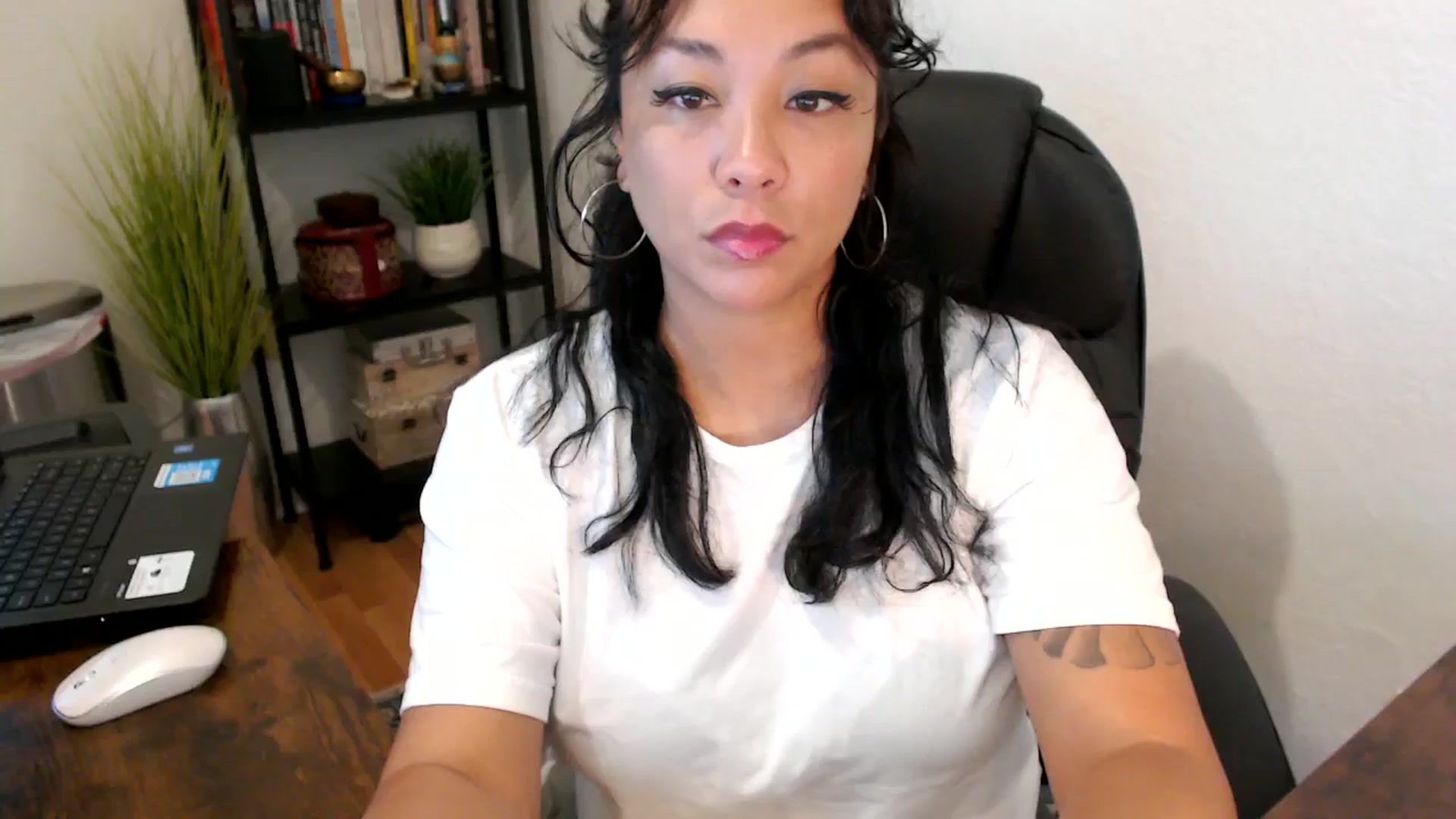 Gallery image thumbnail from MickaylaMoon's myfreecams stream on, 09/12/2024, 14:33 image 1 of 20