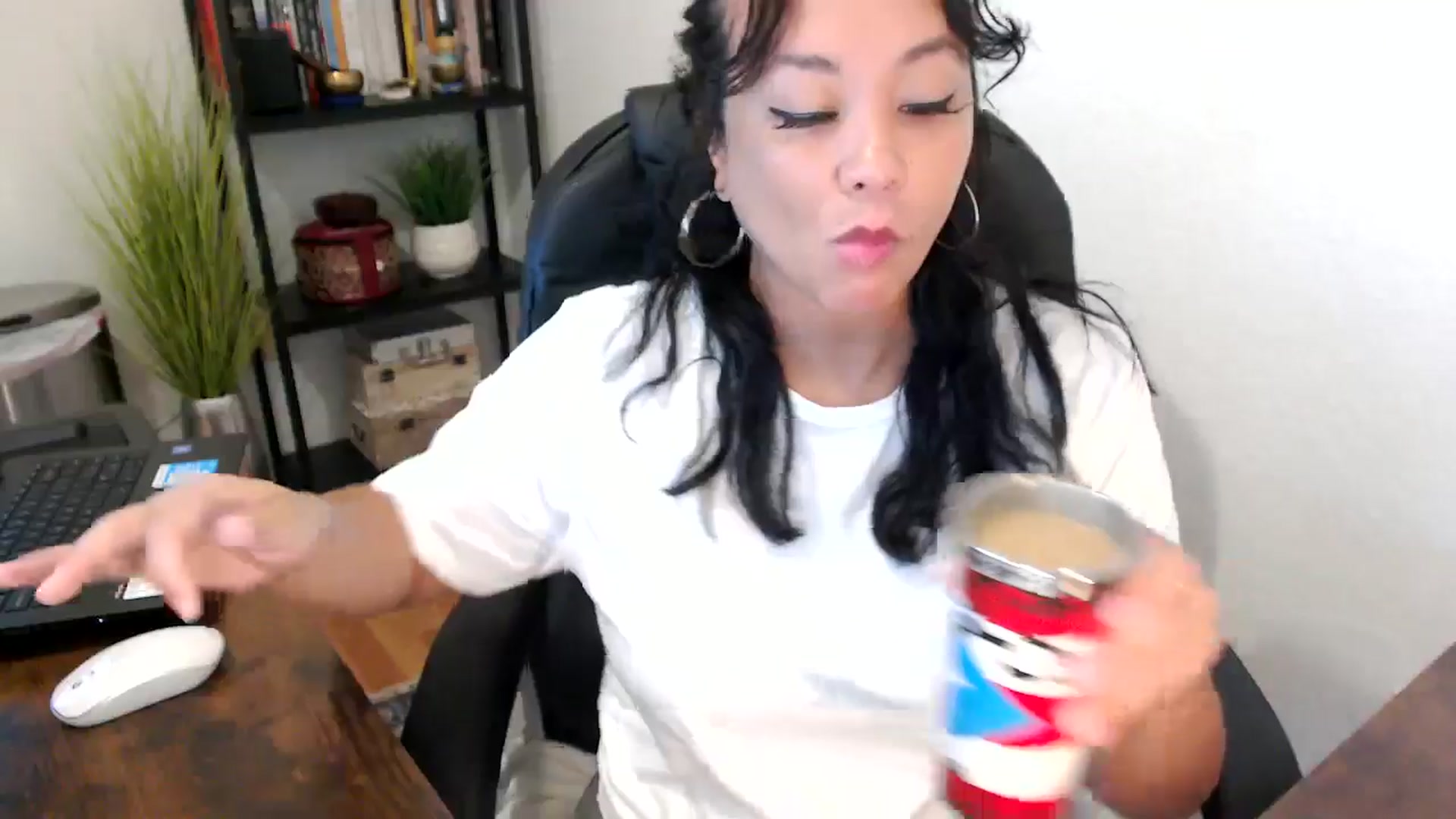 Gallery image thumbnail from MickaylaMoon's myfreecams stream on, 09/12/2024, 14:33 image 3 of 20
