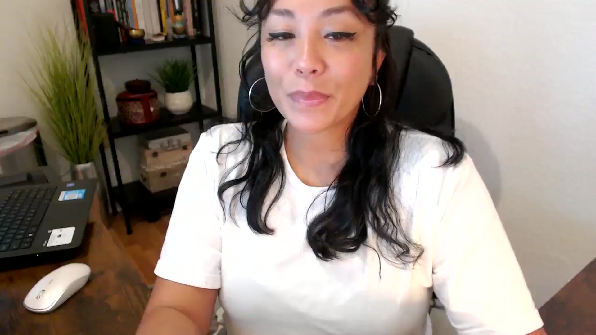 Gallery image thumbnail from MickaylaMoon's myfreecams stream on, 09/12/2024, 14:33 image 18 of 20