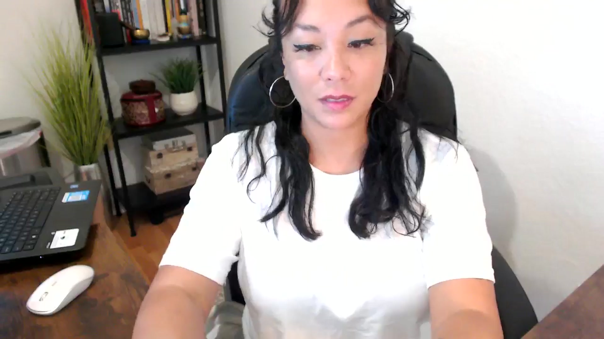 Gallery image thumbnail from MickaylaMoon's myfreecams stream on, 09/12/2024, 14:33 image 6 of 20