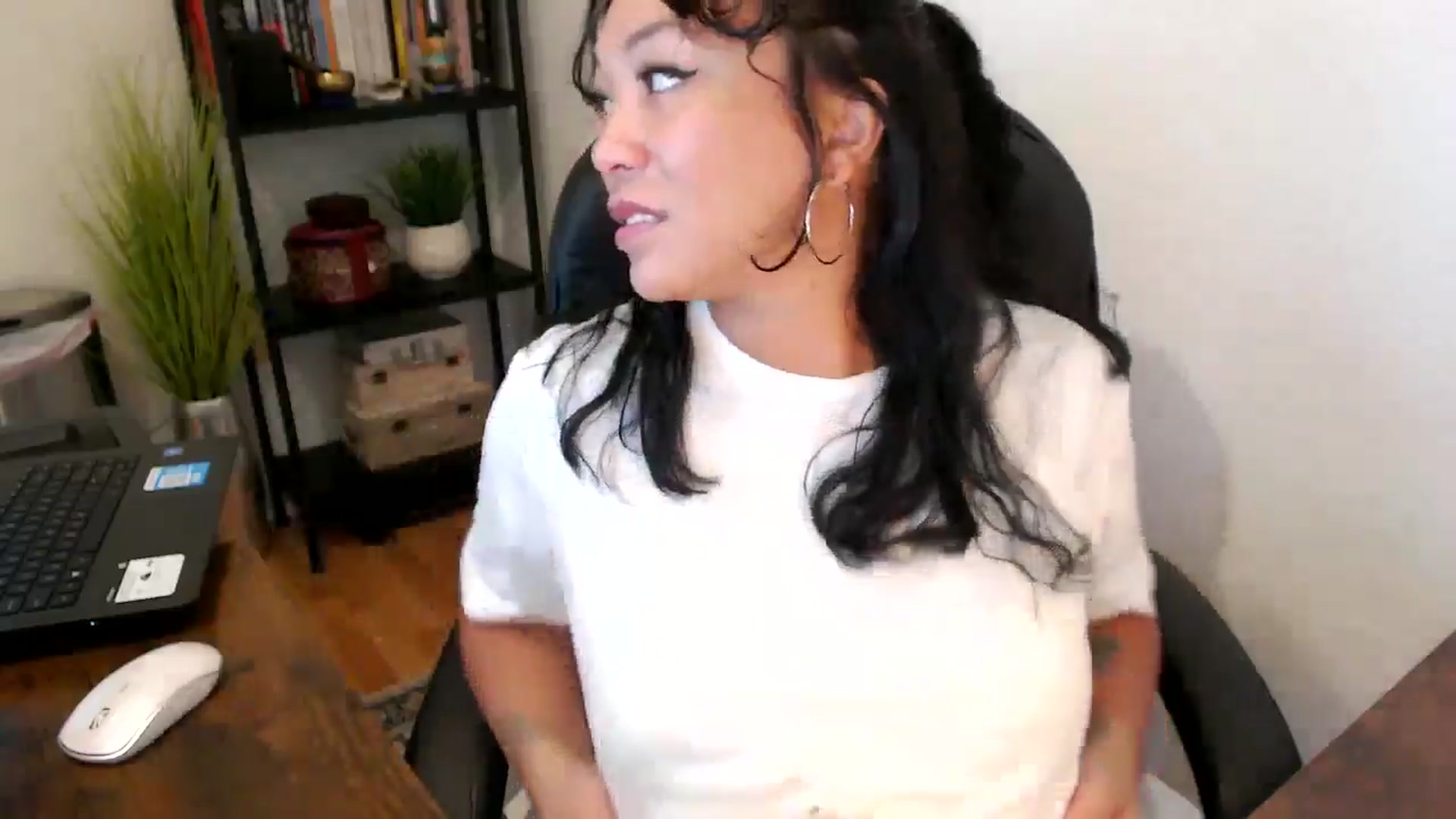 Gallery image thumbnail from MickaylaMoon's myfreecams stream on, 09/12/2024, 14:33 image 16 of 20