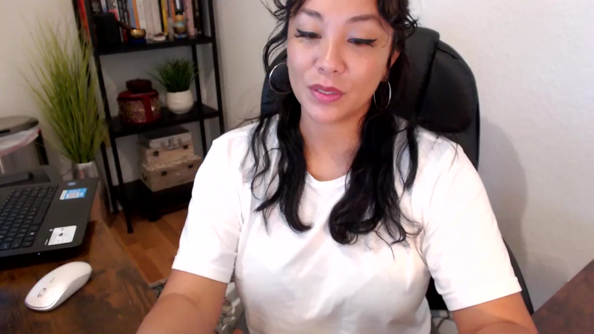 Gallery image thumbnail from MickaylaMoon's myfreecams stream on, 09/12/2024, 14:33 image 10 of 20