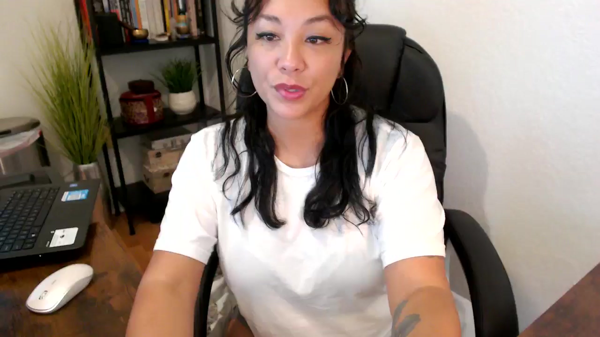 Gallery image thumbnail from MickaylaMoon's myfreecams stream on, 09/12/2024, 14:33 image 7 of 20