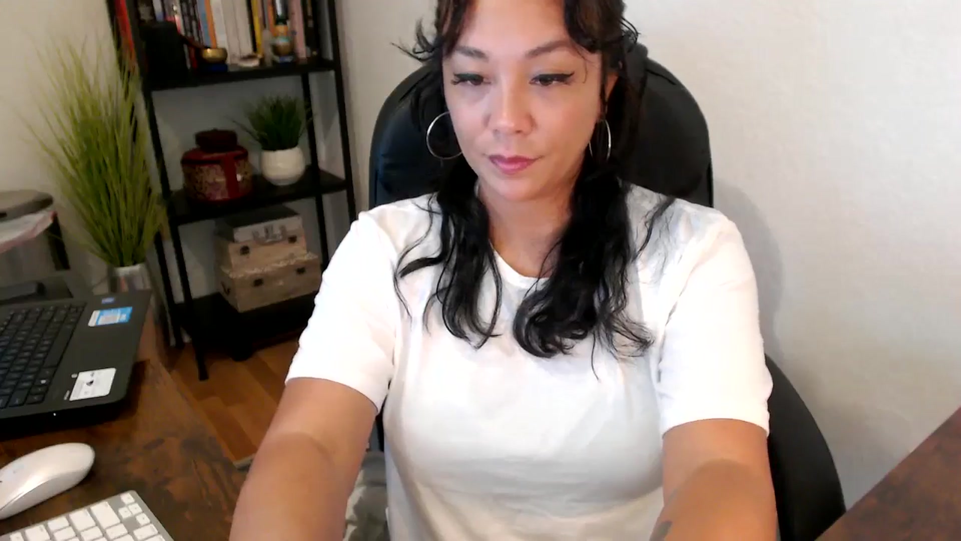 Gallery image thumbnail from MickaylaMoon's myfreecams stream on, 09/12/2024, 14:55 image 16 of 20