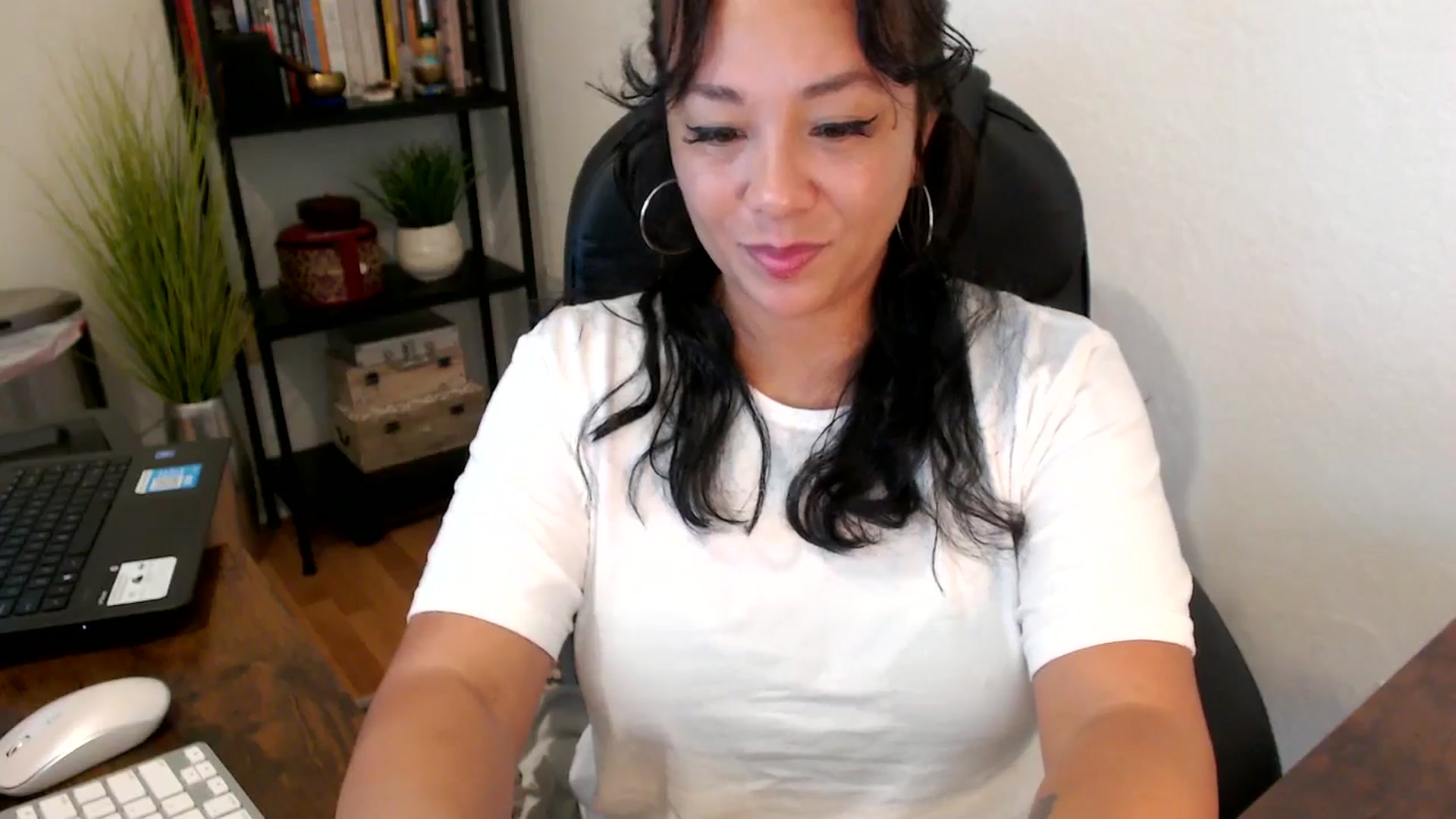 Gallery image thumbnail from MickaylaMoon's myfreecams stream on, 09/12/2024, 14:55 image 9 of 20