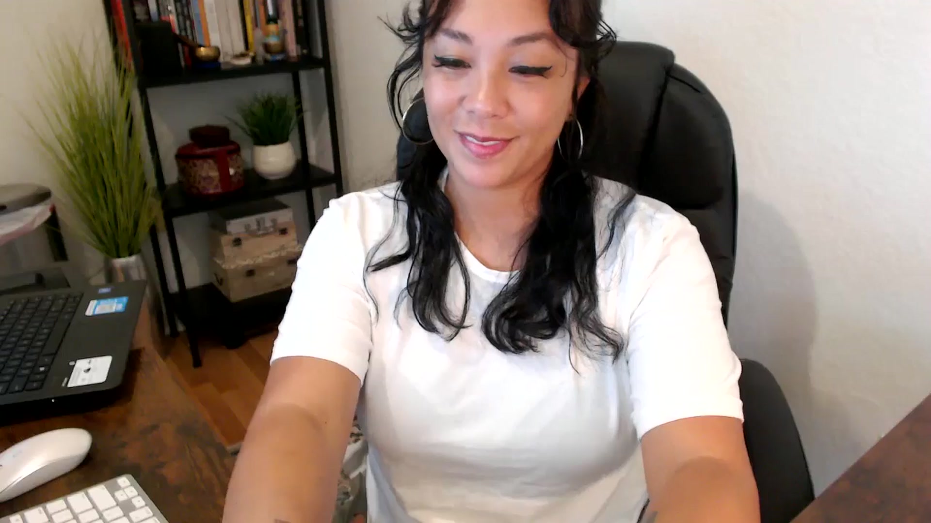 Gallery image thumbnail from MickaylaMoon's myfreecams stream on, 09/12/2024, 14:55 image 18 of 20