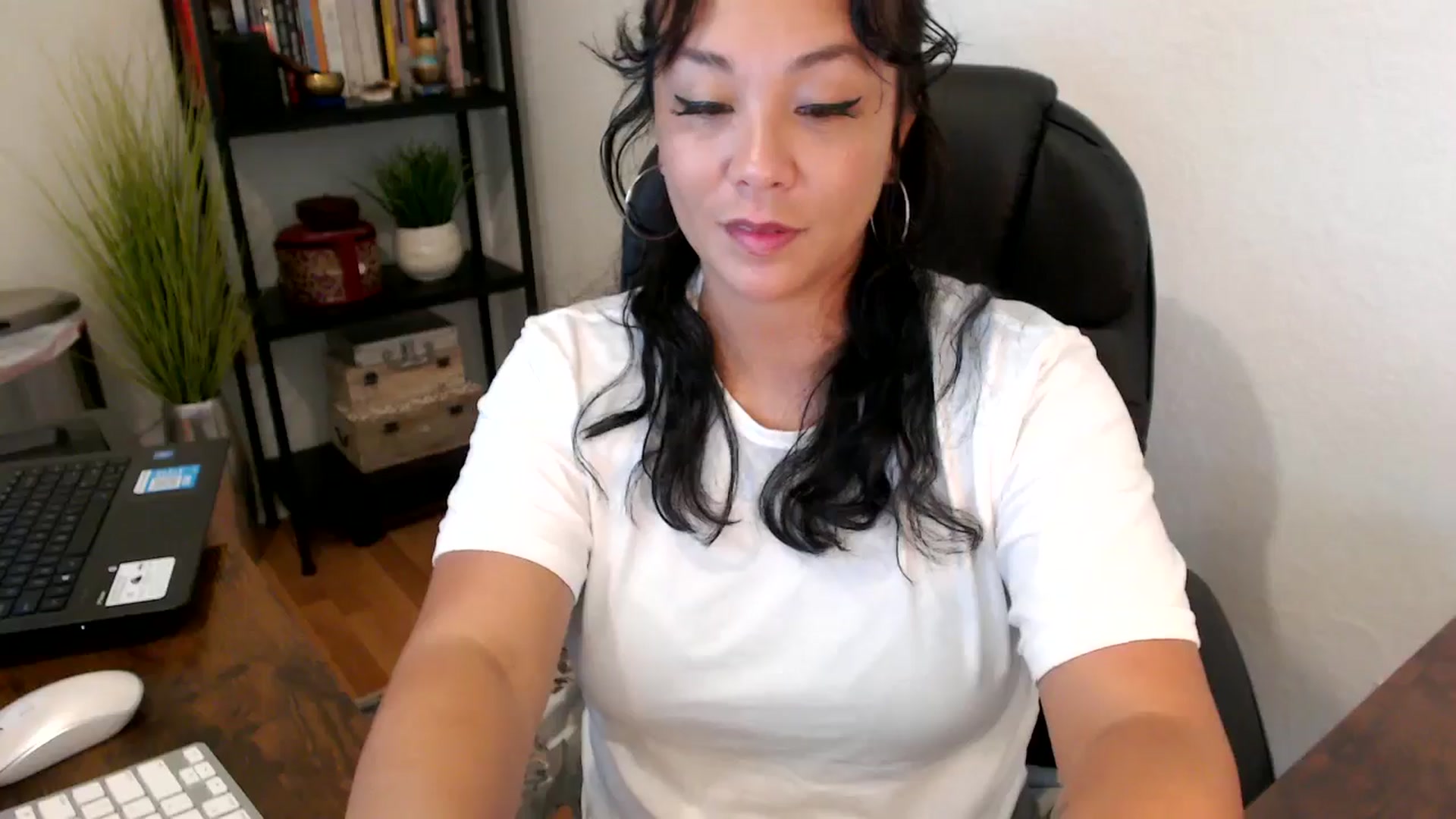 Gallery image thumbnail from MickaylaMoon's myfreecams stream on, 09/12/2024, 14:55 image 19 of 20