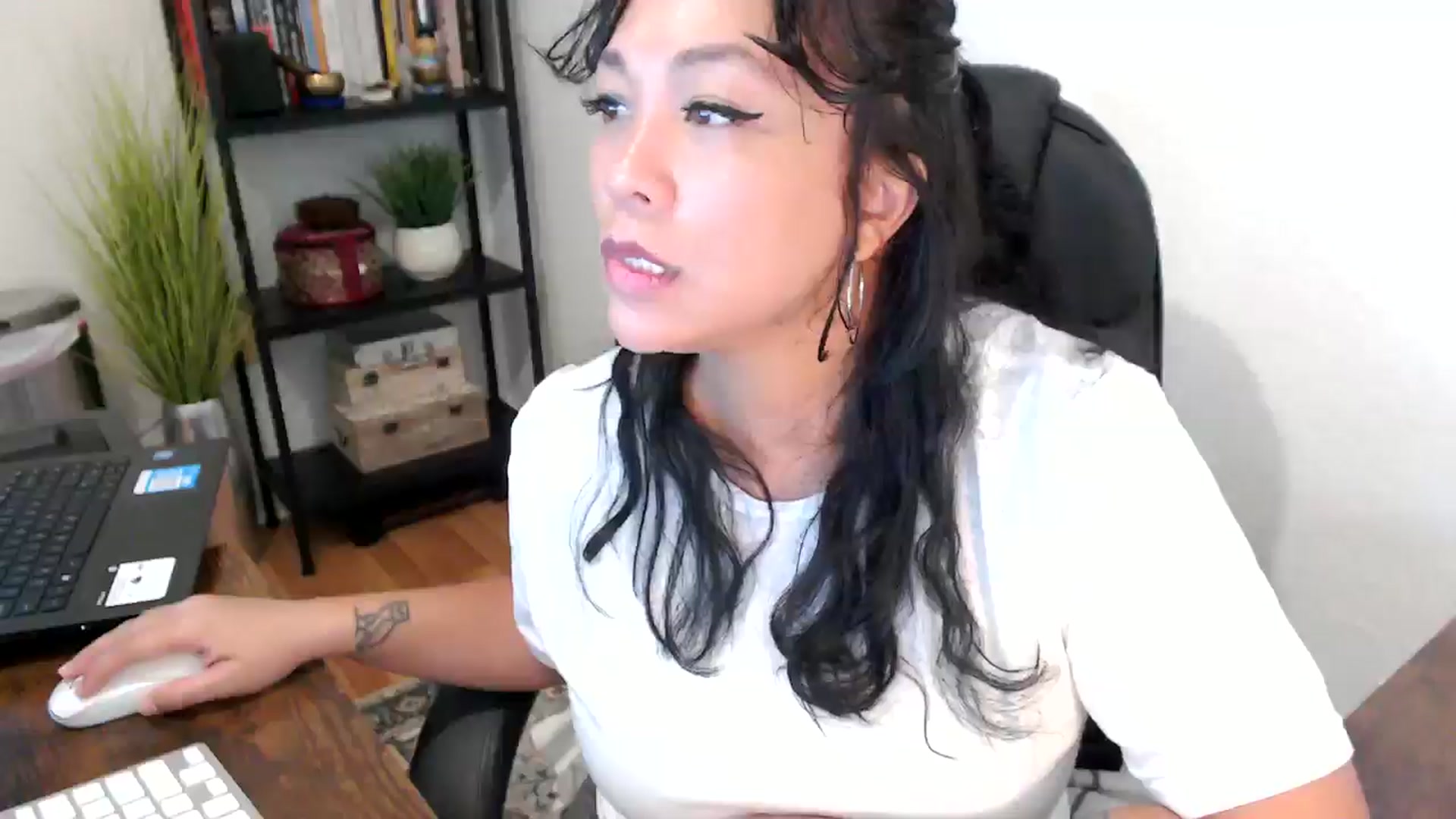 Gallery image thumbnail from MickaylaMoon's myfreecams stream on, 09/12/2024, 15:43 image 5 of 20