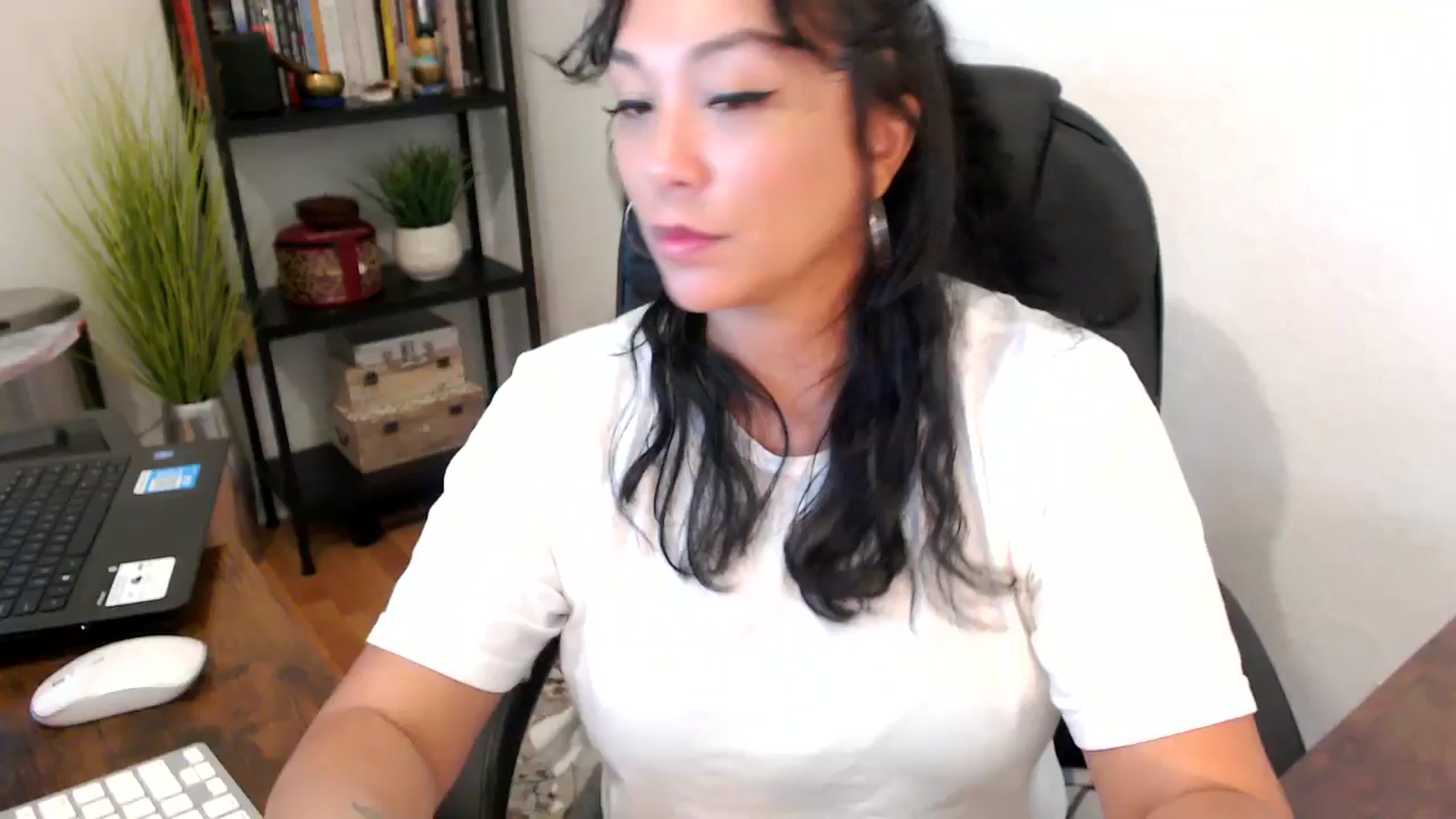 Gallery image thumbnail from MickaylaMoon's myfreecams stream on, 09/12/2024, 15:43 image 7 of 20