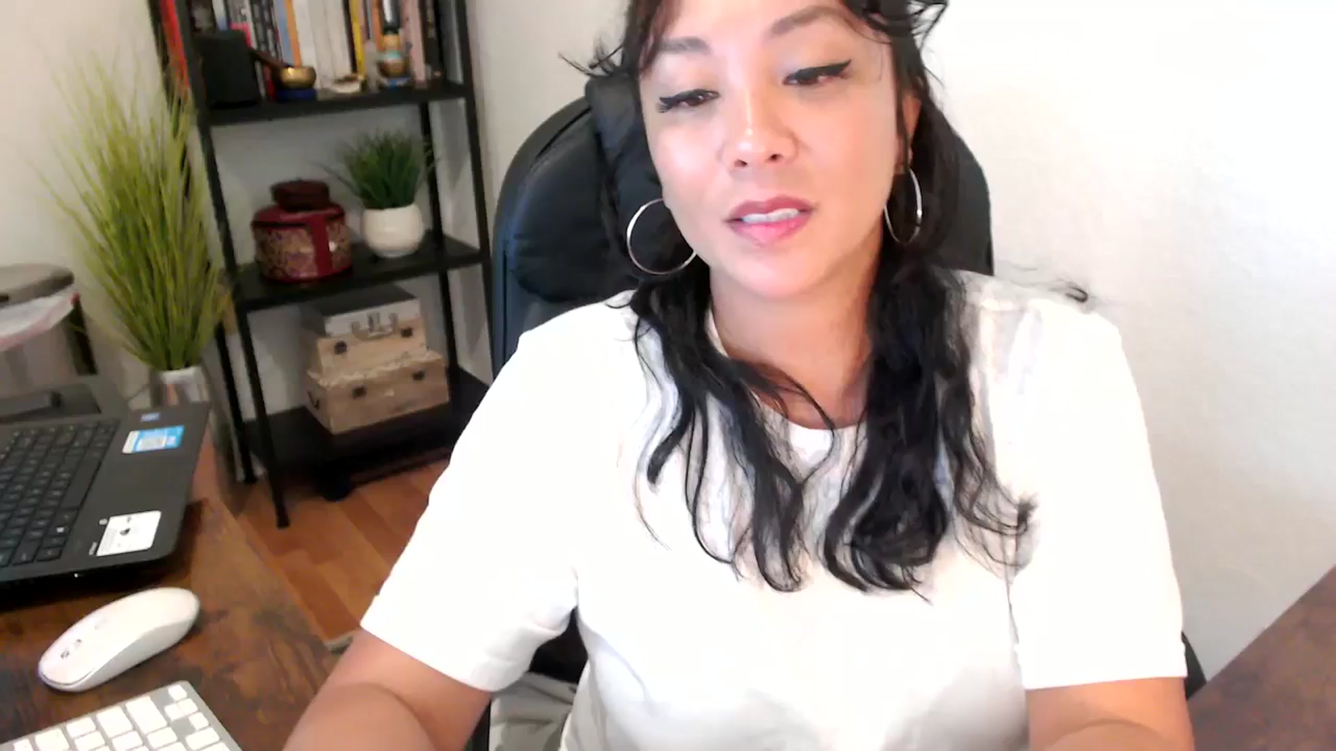 Gallery image thumbnail from MickaylaMoon's myfreecams stream on, 09/12/2024, 15:43 image 13 of 20
