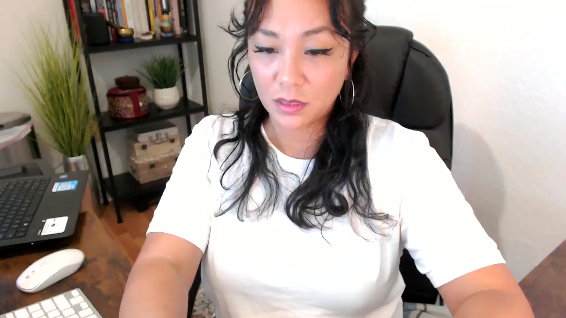 Gallery image thumbnail from MickaylaMoon's myfreecams stream on, 09/12/2024, 15:43 image 17 of 20