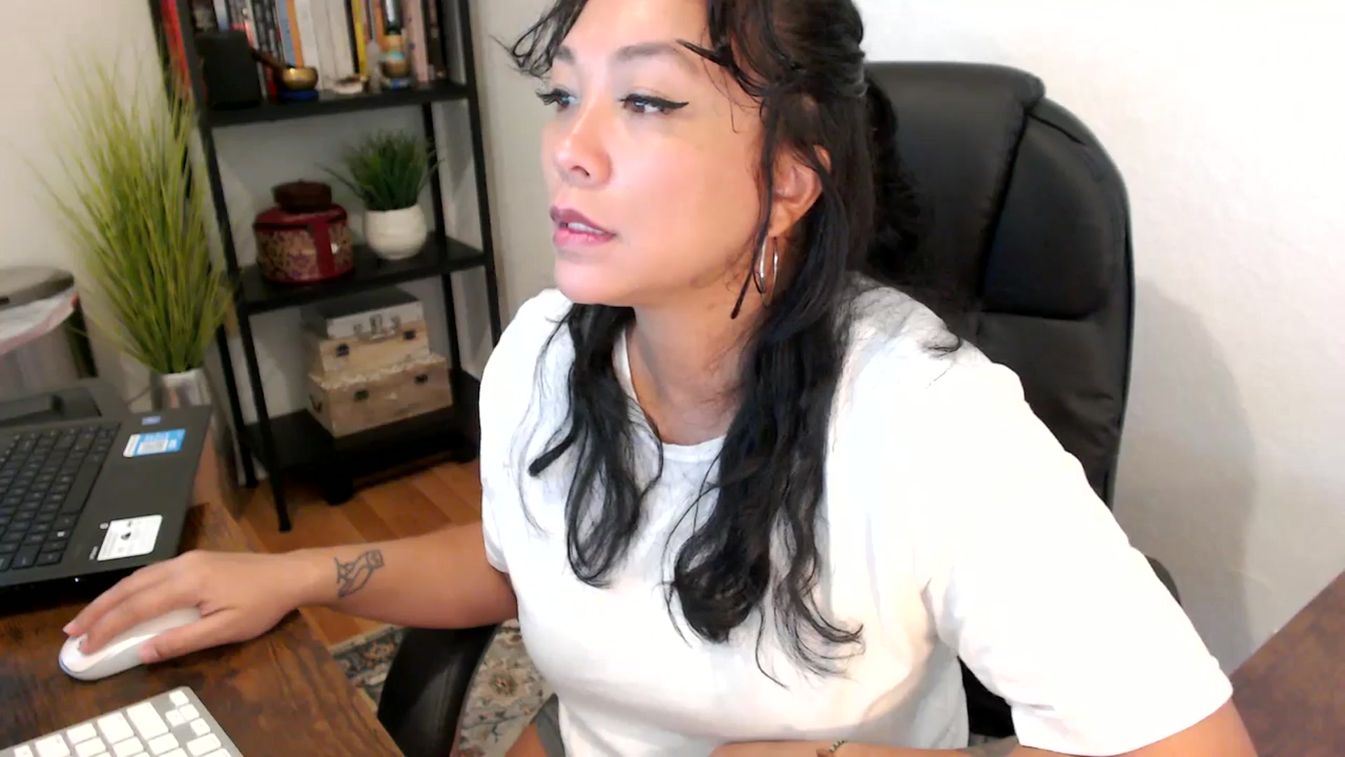 Gallery image thumbnail from MickaylaMoon's myfreecams stream on, 09/12/2024, 15:43 image 2 of 20