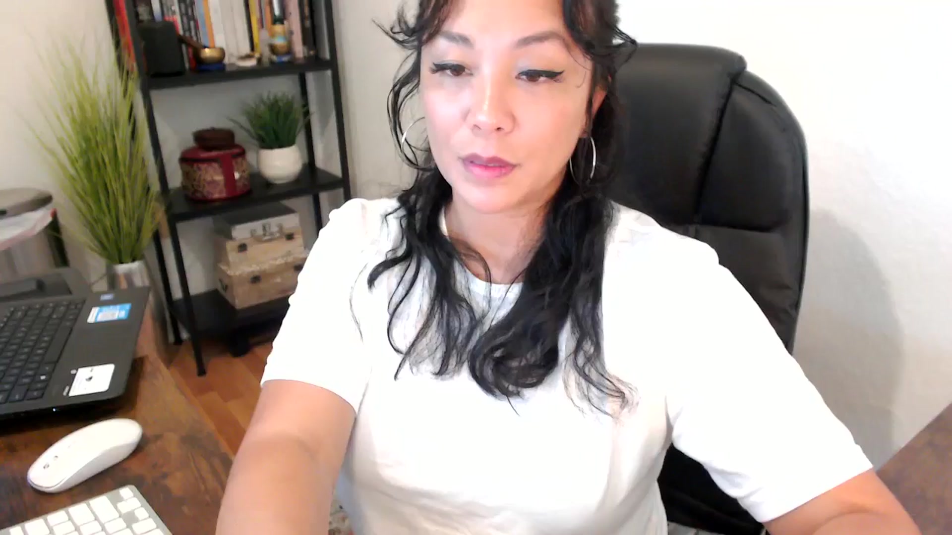 Gallery image thumbnail from MickaylaMoon's myfreecams stream on, 09/12/2024, 15:43 image 15 of 20