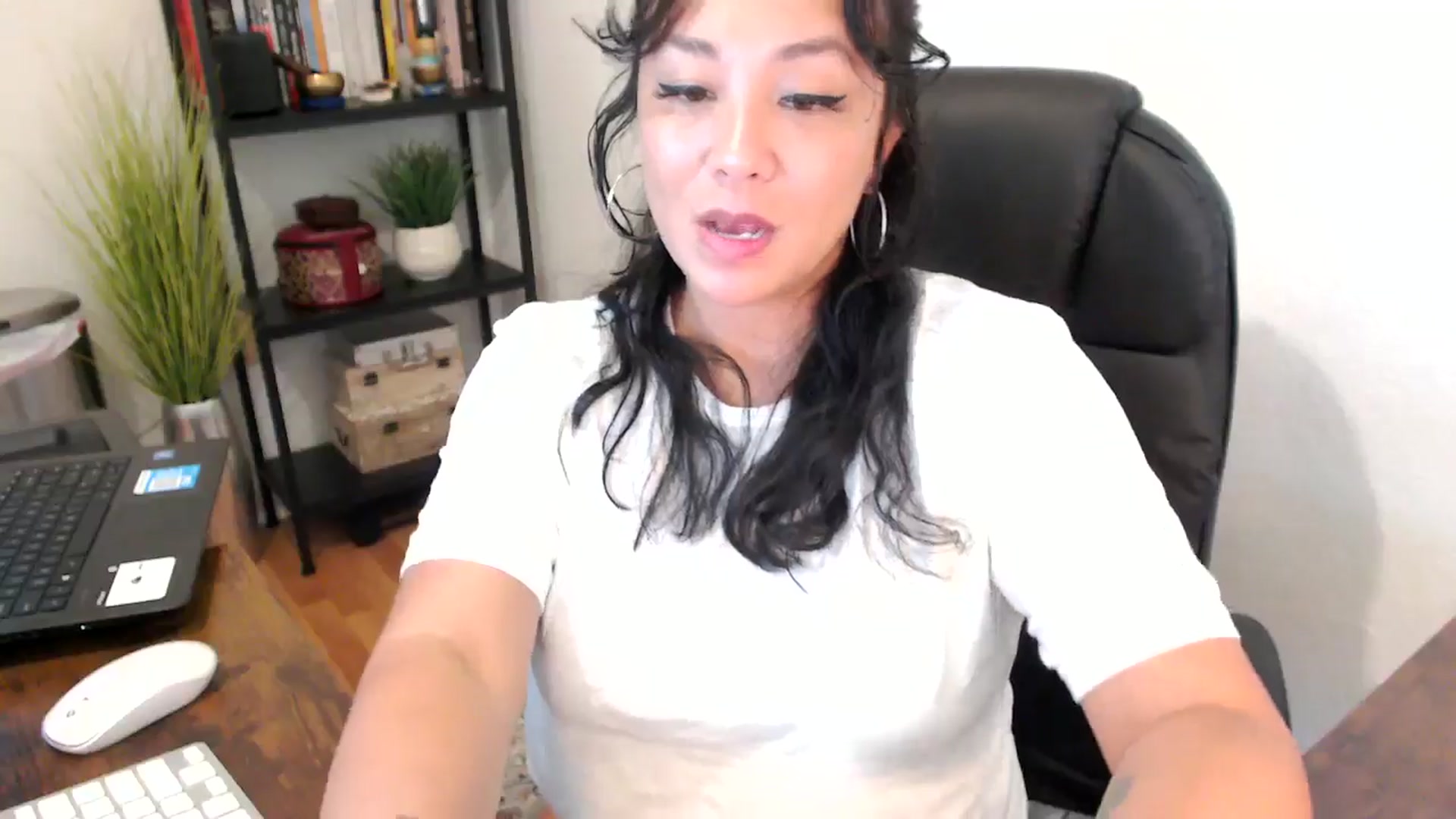 Gallery image thumbnail from MickaylaMoon's myfreecams stream on, 09/12/2024, 15:43 image 16 of 20