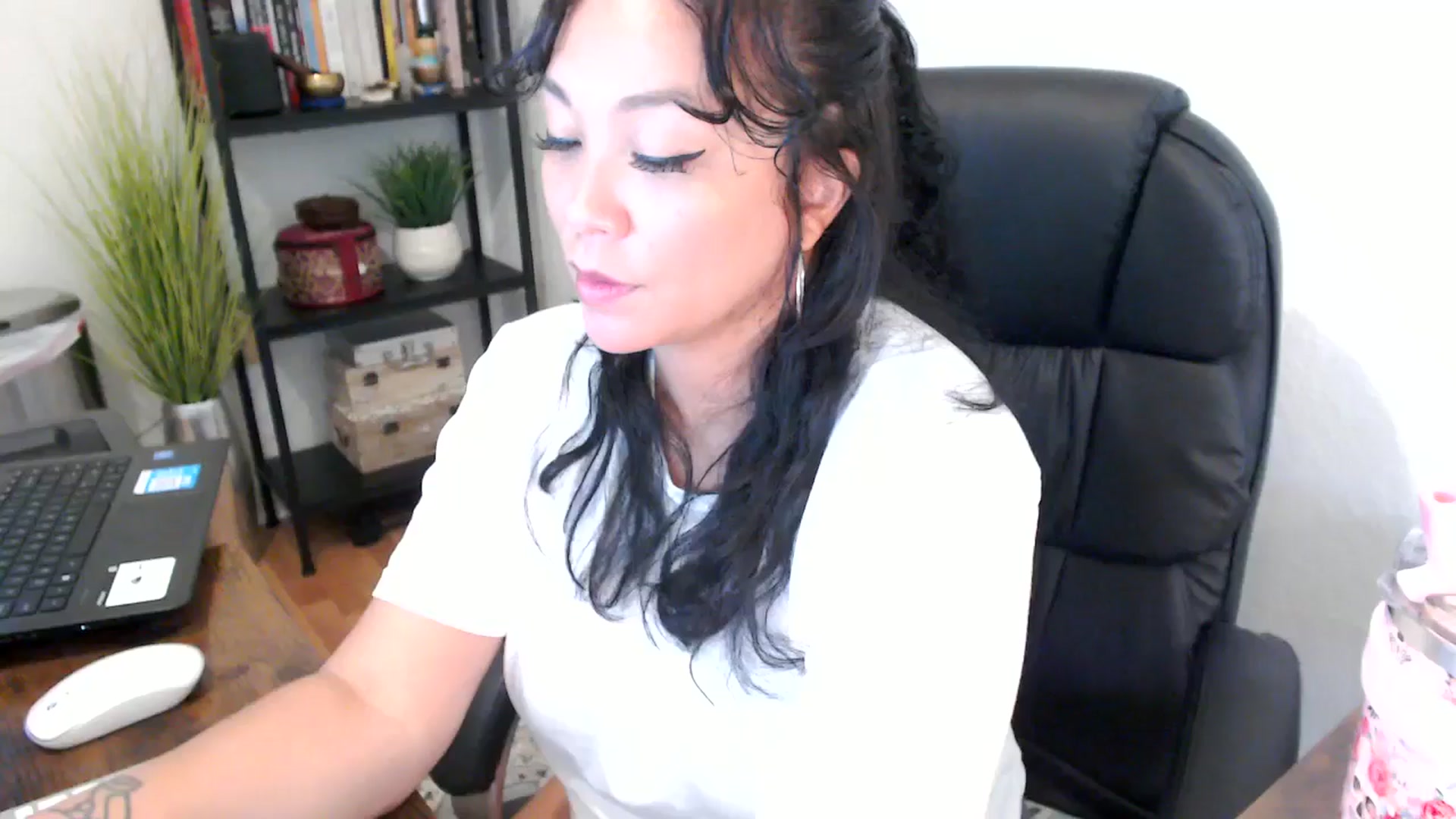 Gallery image thumbnail from MickaylaMoon's myfreecams stream on, 09/12/2024, 15:43 image 9 of 20