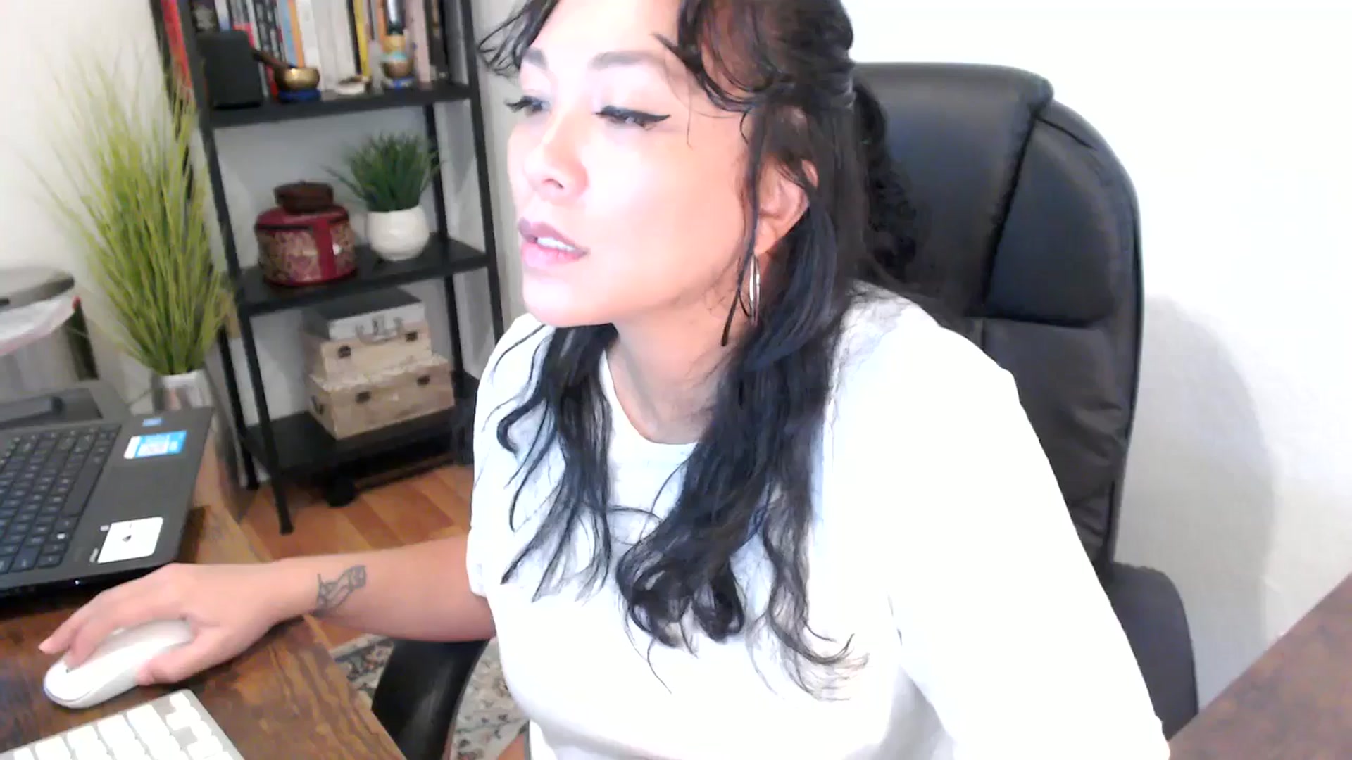 Gallery image thumbnail from MickaylaMoon's myfreecams stream on, 09/12/2024, 15:43 image 19 of 20