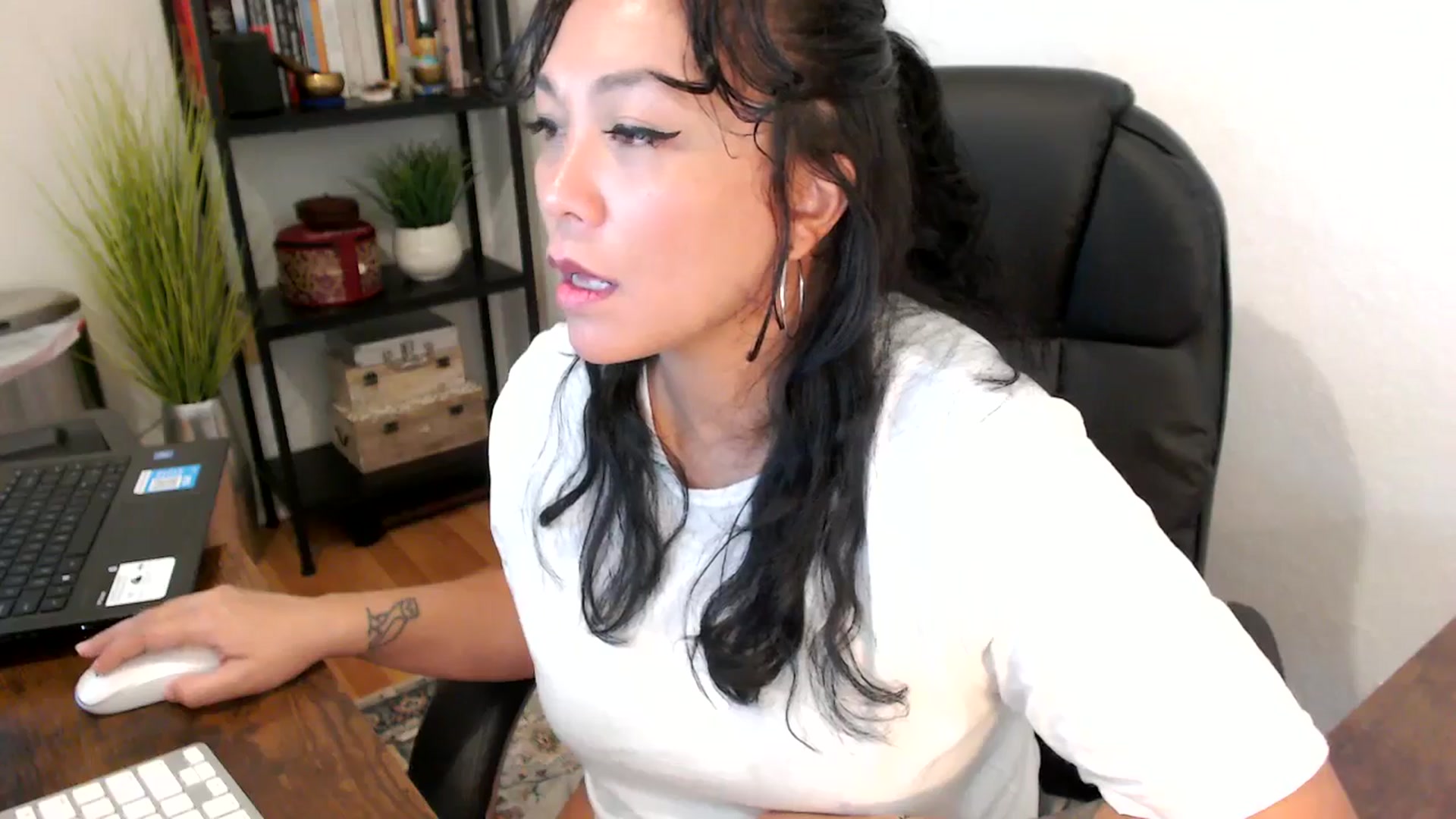 Gallery image thumbnail from MickaylaMoon's myfreecams stream on, 09/12/2024, 15:43 image 3 of 20