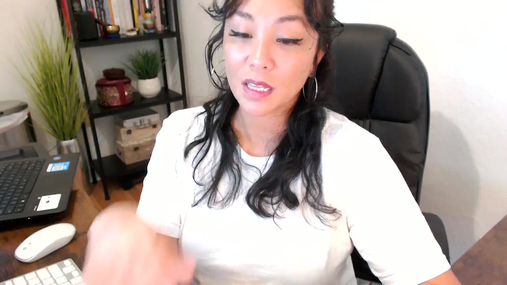 Gallery image thumbnail from MickaylaMoon's myfreecams stream on, 09/12/2024, 15:43 image 18 of 20
