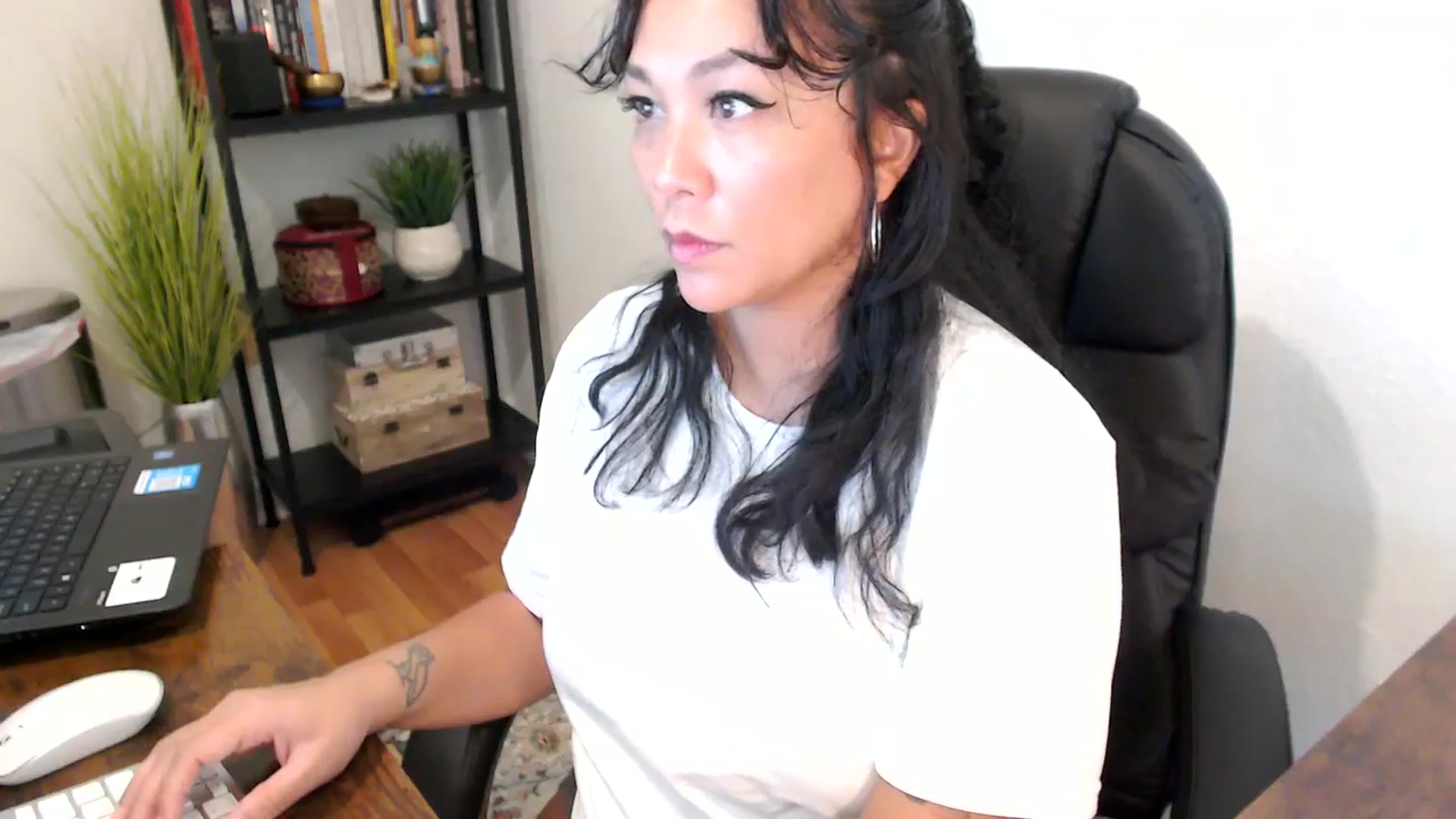 Gallery image thumbnail from MickaylaMoon's myfreecams stream on, 09/12/2024, 15:43 image 20 of 20