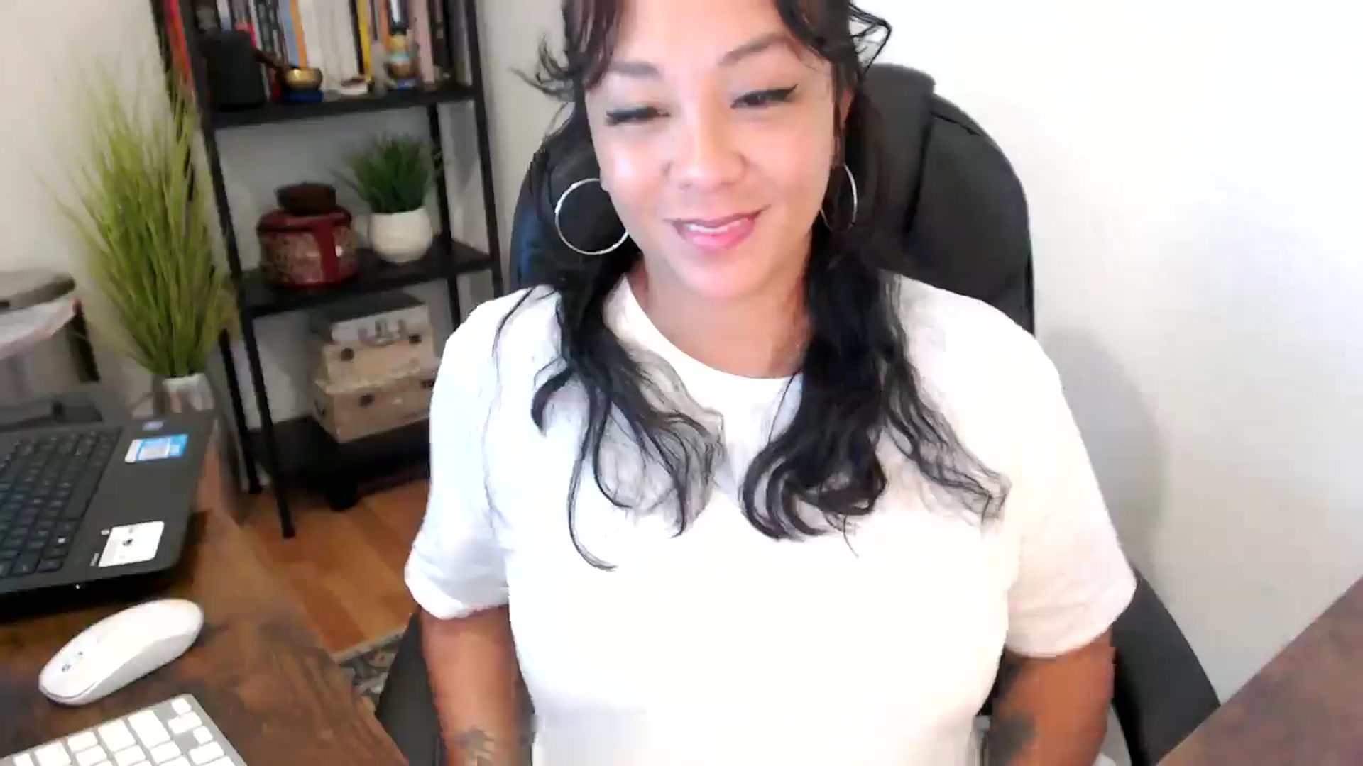 Gallery image thumbnail from MickaylaMoon's myfreecams stream on, 09/12/2024, 15:43 image 14 of 20