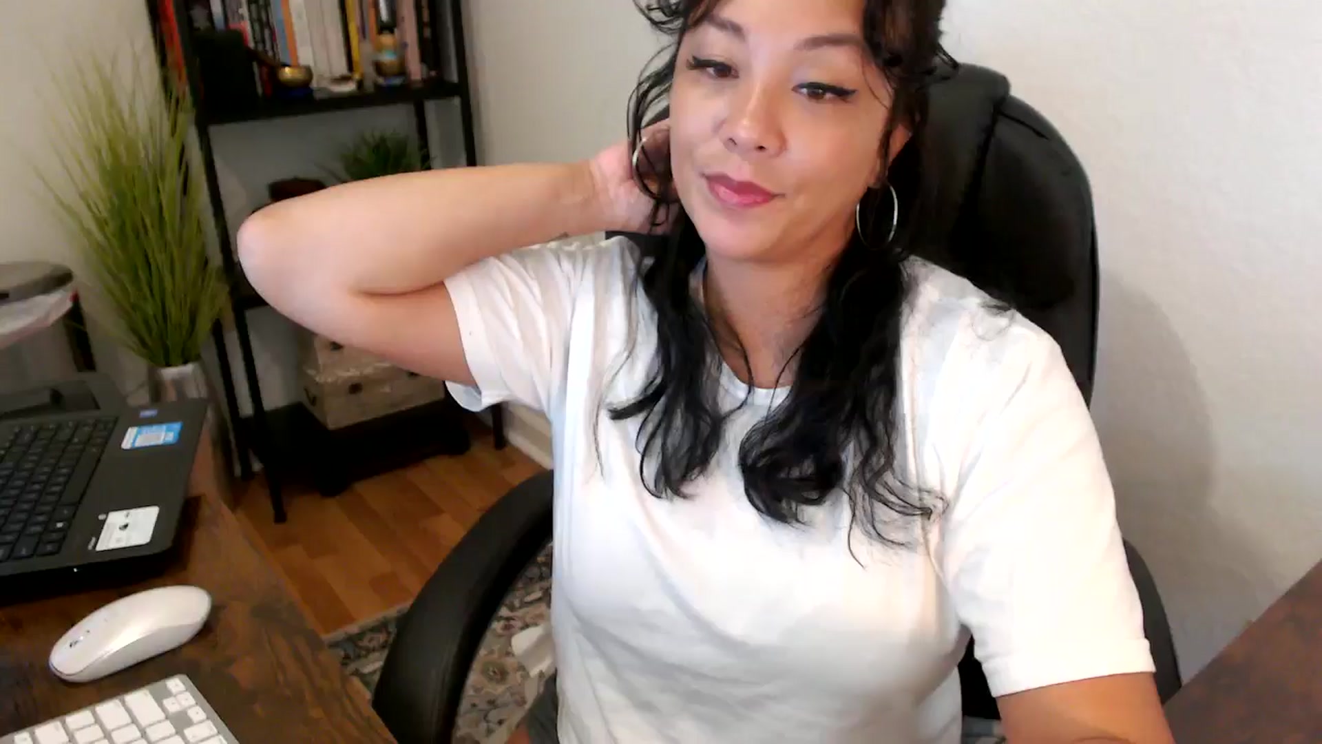 Gallery image thumbnail from MickaylaMoon's myfreecams stream on, 09/12/2024, 15:43 image 1 of 20