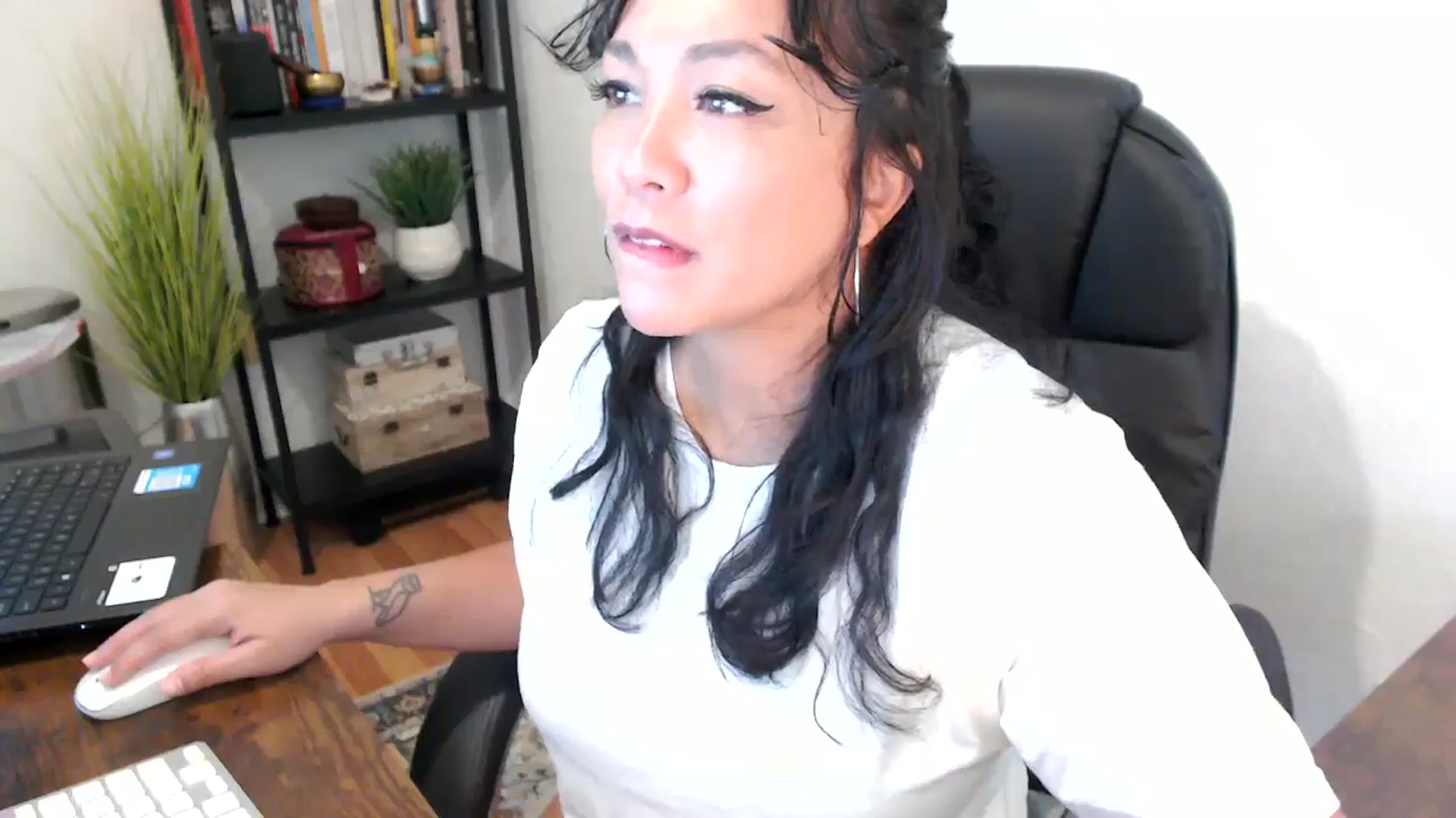 Gallery image thumbnail from MickaylaMoon's myfreecams stream on, 09/12/2024, 15:43 image 4 of 20