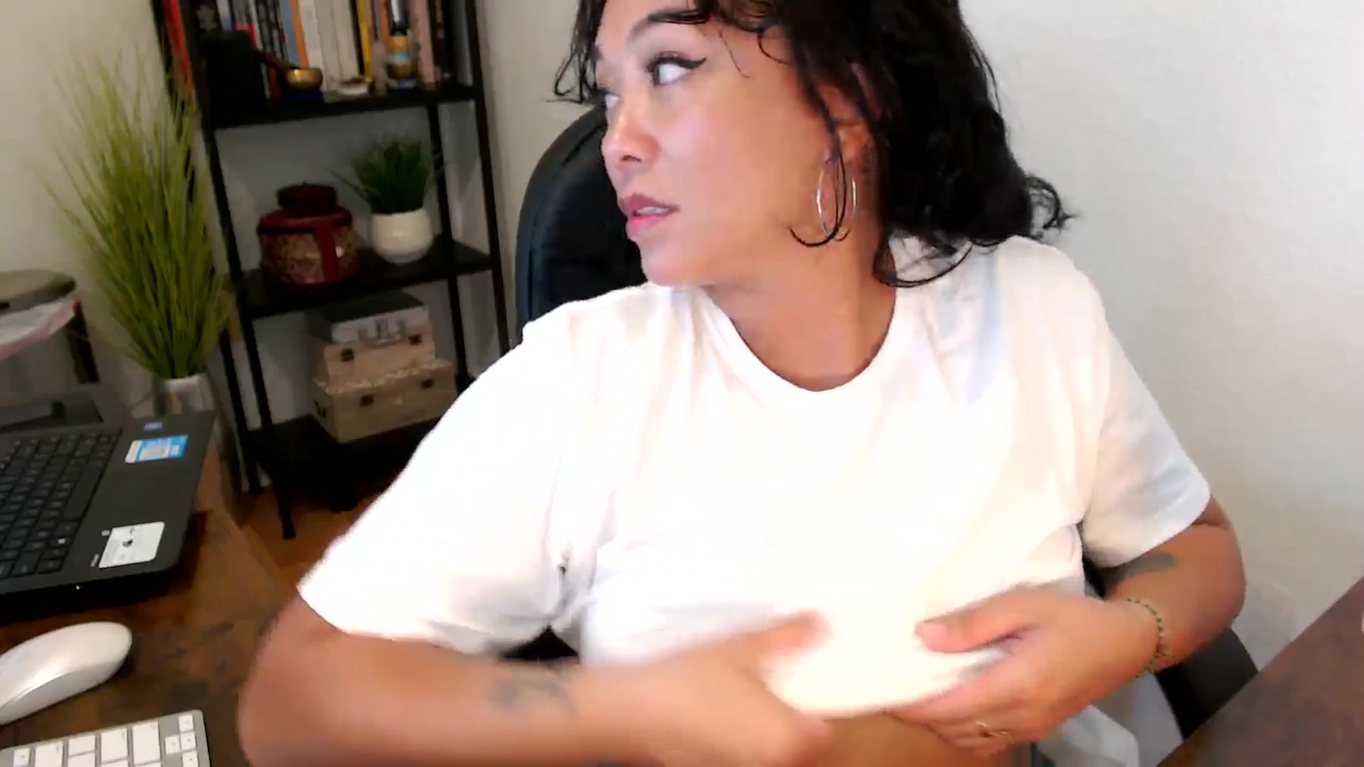 Gallery image thumbnail from MickaylaMoon's myfreecams stream on, 09/12/2024, 17:09 image 5 of 20