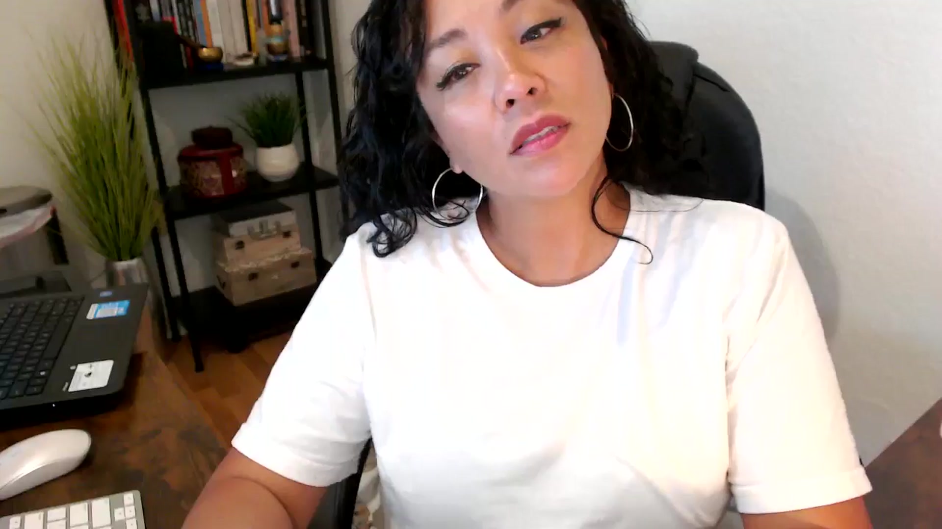 Gallery image thumbnail from MickaylaMoon's myfreecams stream on, 09/12/2024, 17:09 image 6 of 20
