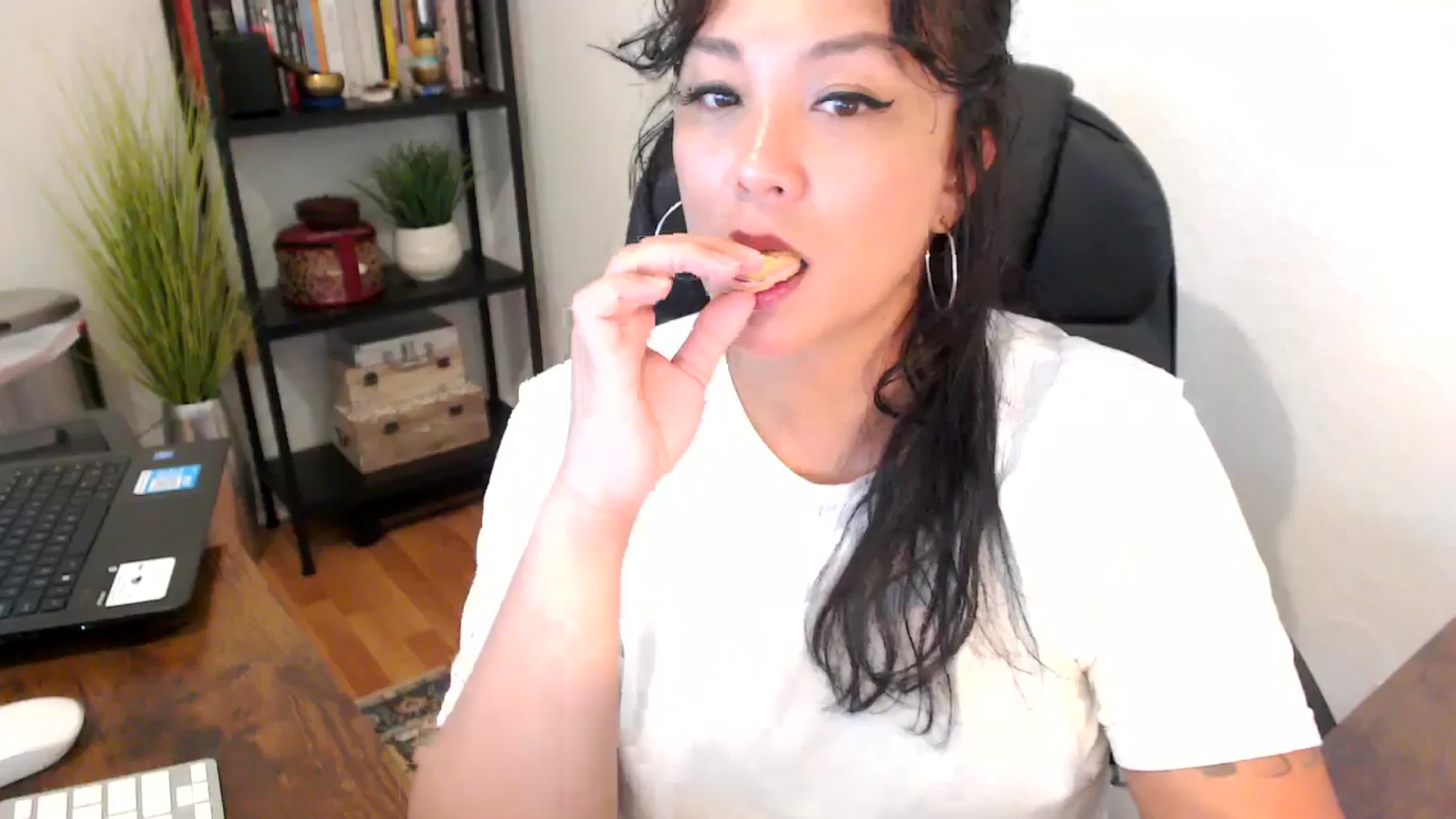 Gallery image thumbnail from MickaylaMoon's myfreecams stream on, 09/12/2024, 17:09 image 16 of 20