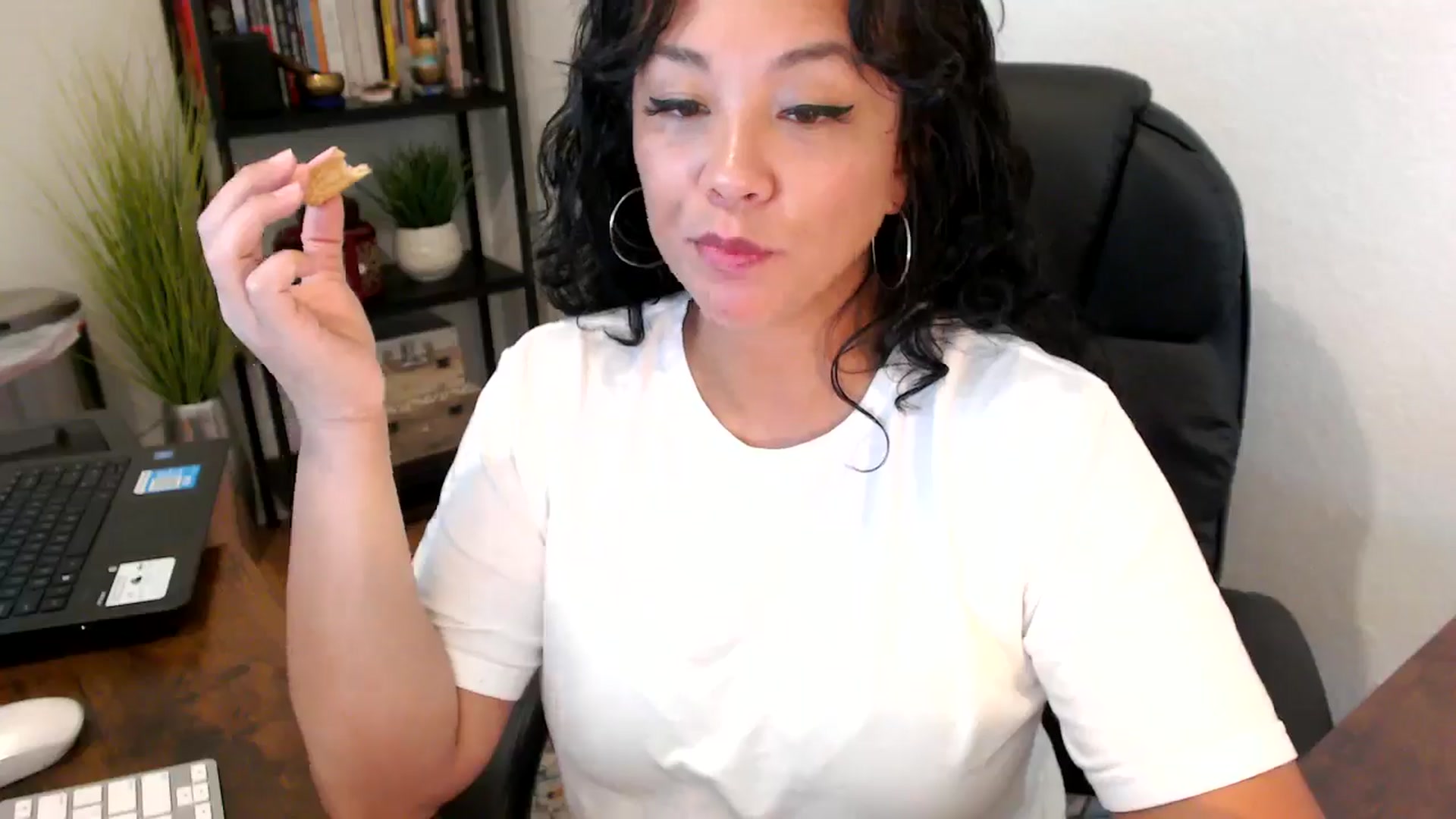 Gallery image thumbnail from MickaylaMoon's myfreecams stream on, 09/12/2024, 17:09 image 15 of 20